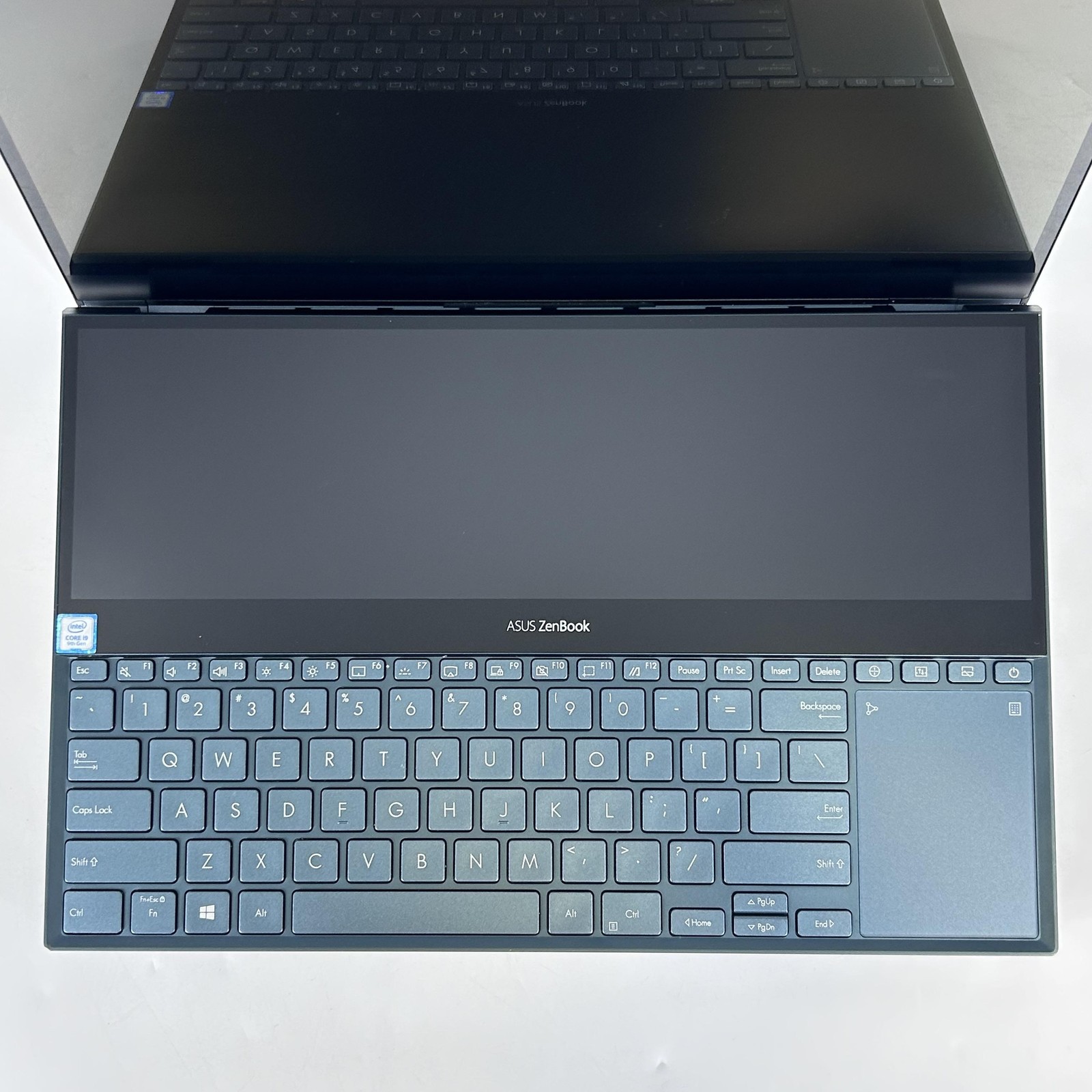 Asus Zenbook Pro Duo 15 4K TOUCH 2.4 GHz i9-9980HK 32GB 1TB SSD RTX 2060 Good