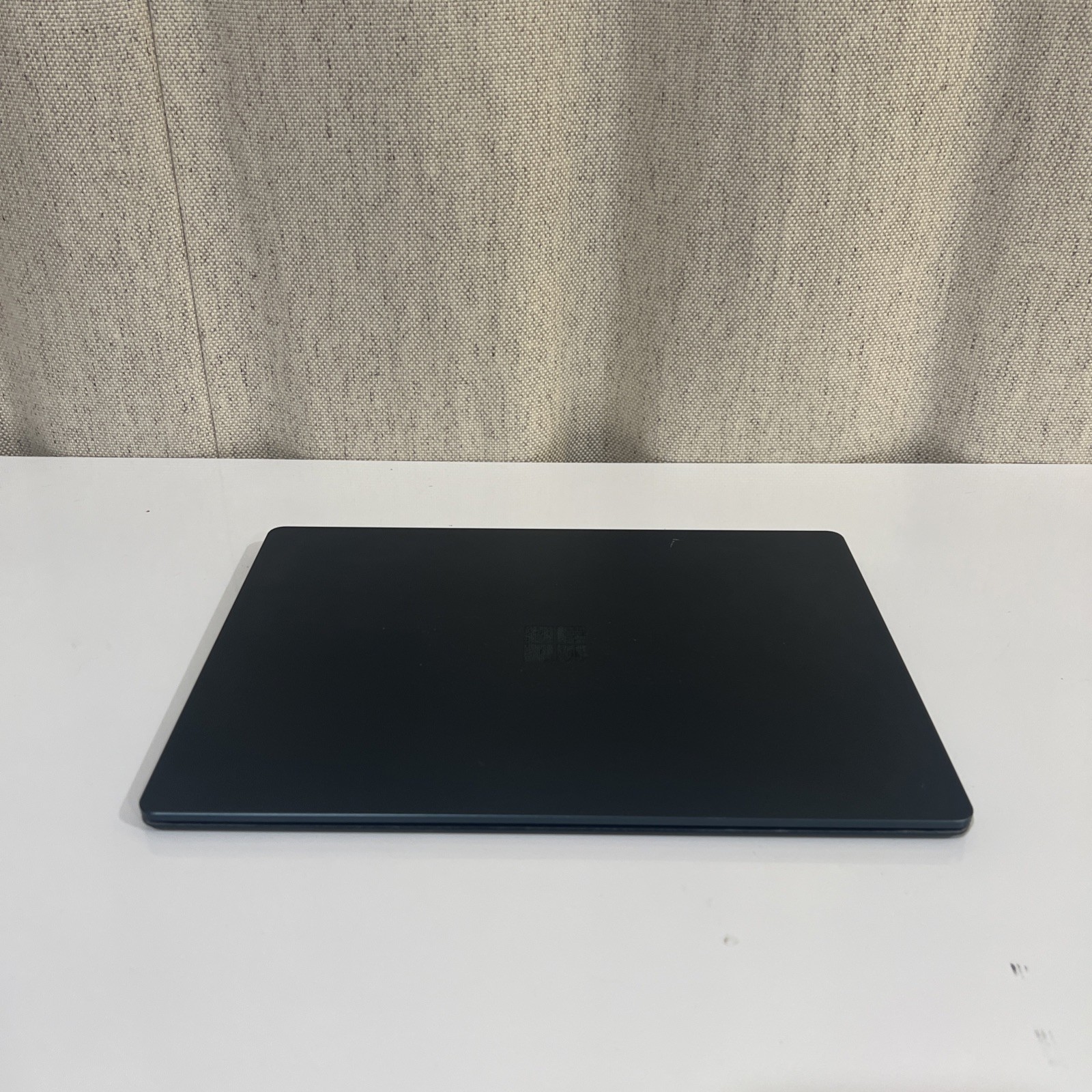 Surface Laptop 3 13.5″ i7/16GB/512GB – Charger Included – Good For: School/Work