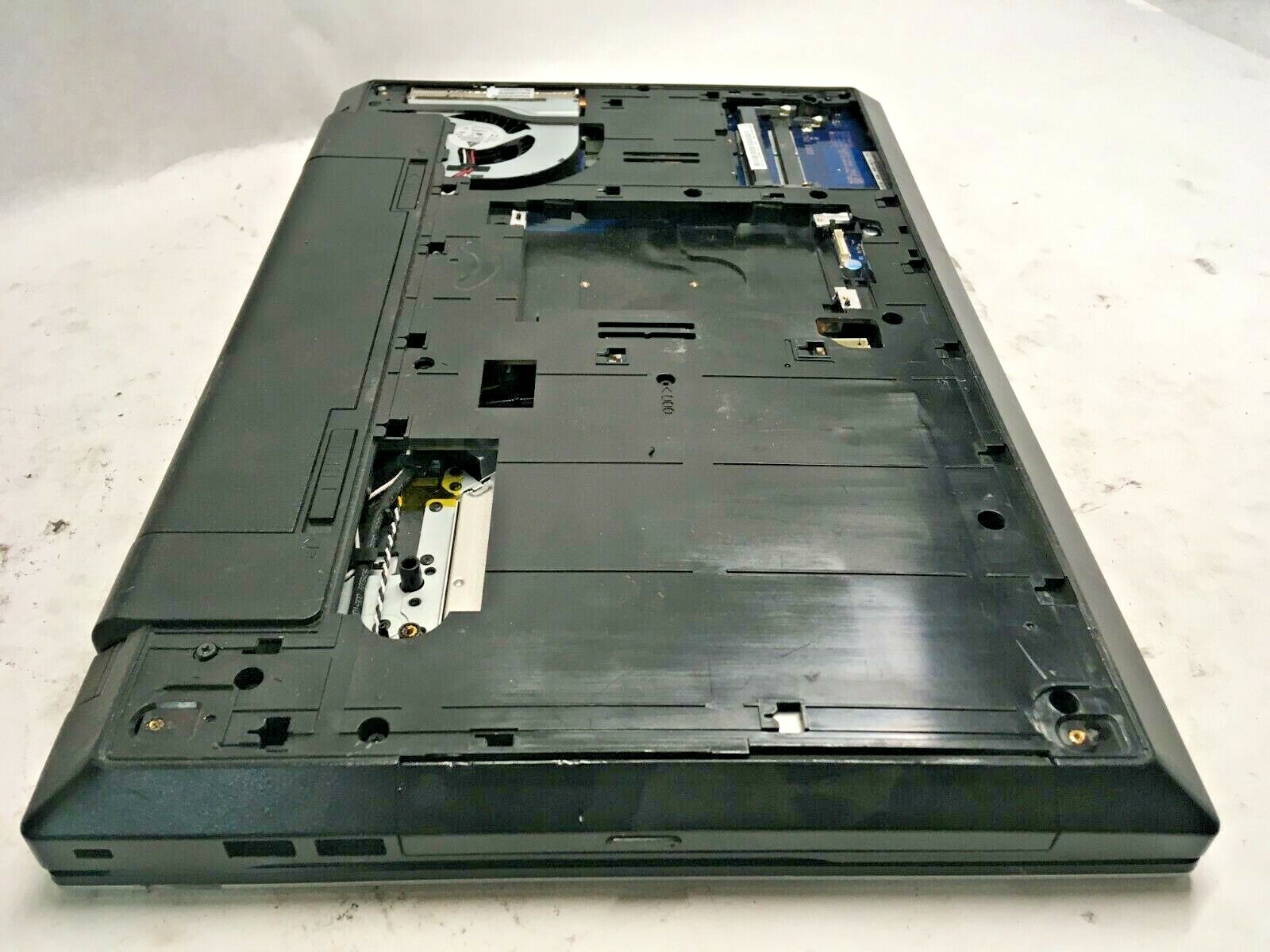 Samsung Series 3 AMD A6 Quad Core Laptop For Parts Bad Charging port NO HDD JR