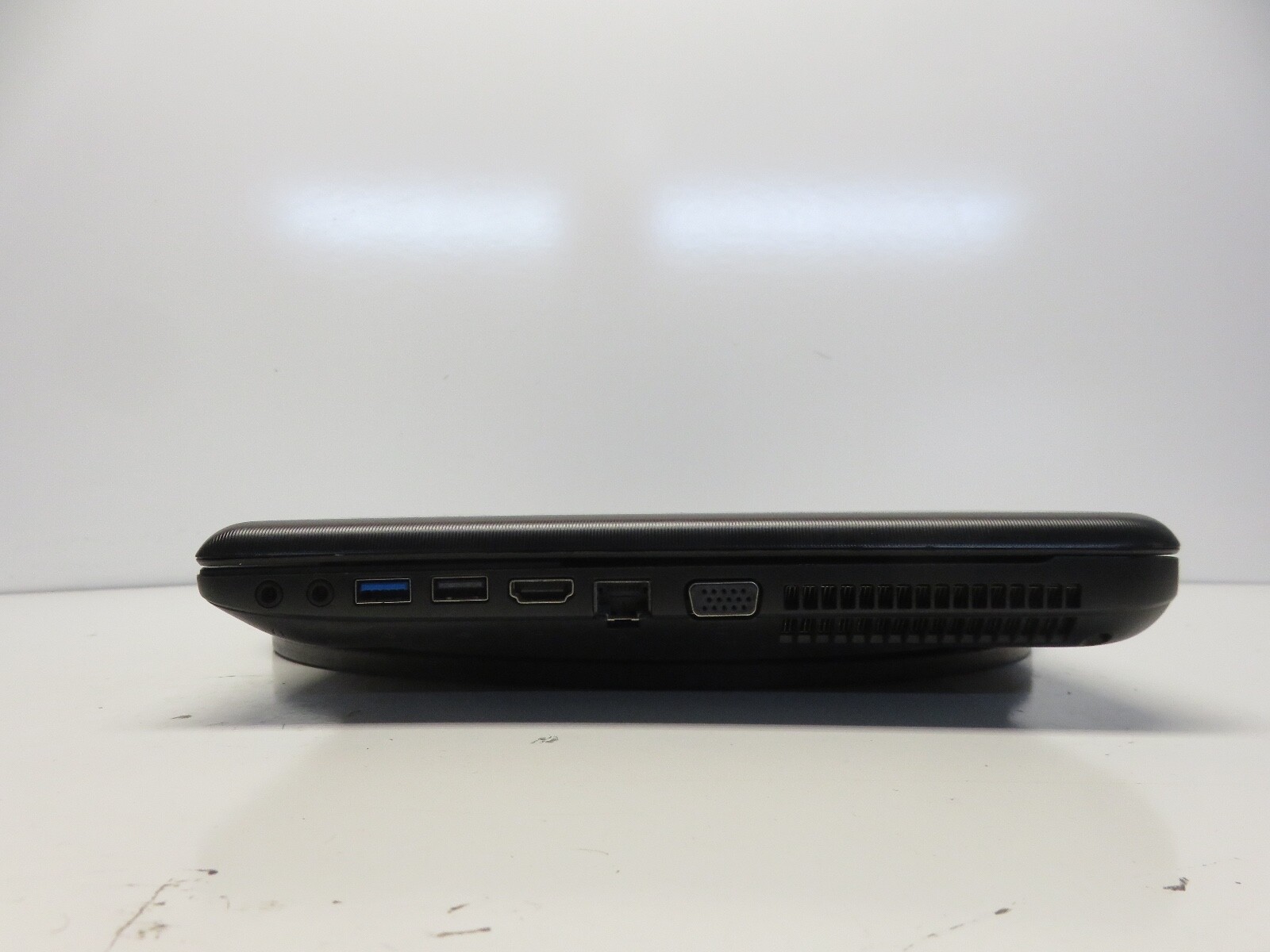 Toshiba Satellite C55-A5201 AMD E1-1200 1.4GHz 4 GB NO HDD No Batt