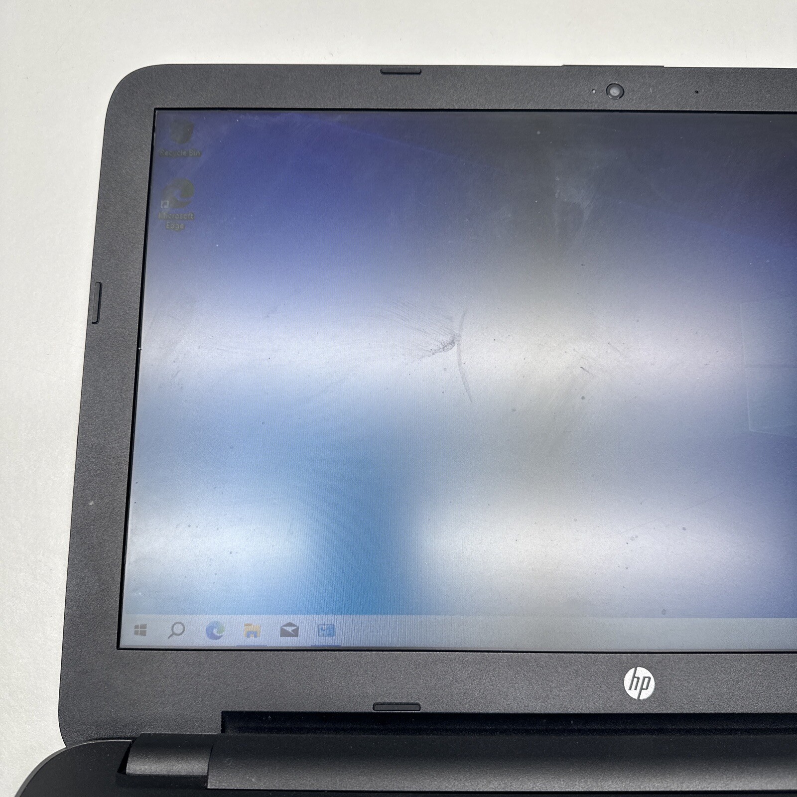 HP TPN-C126 15.6″ Laptop 465GB HDD 4GB RAM AMD E2-7110 1.80 GHz CPU Radeon R2