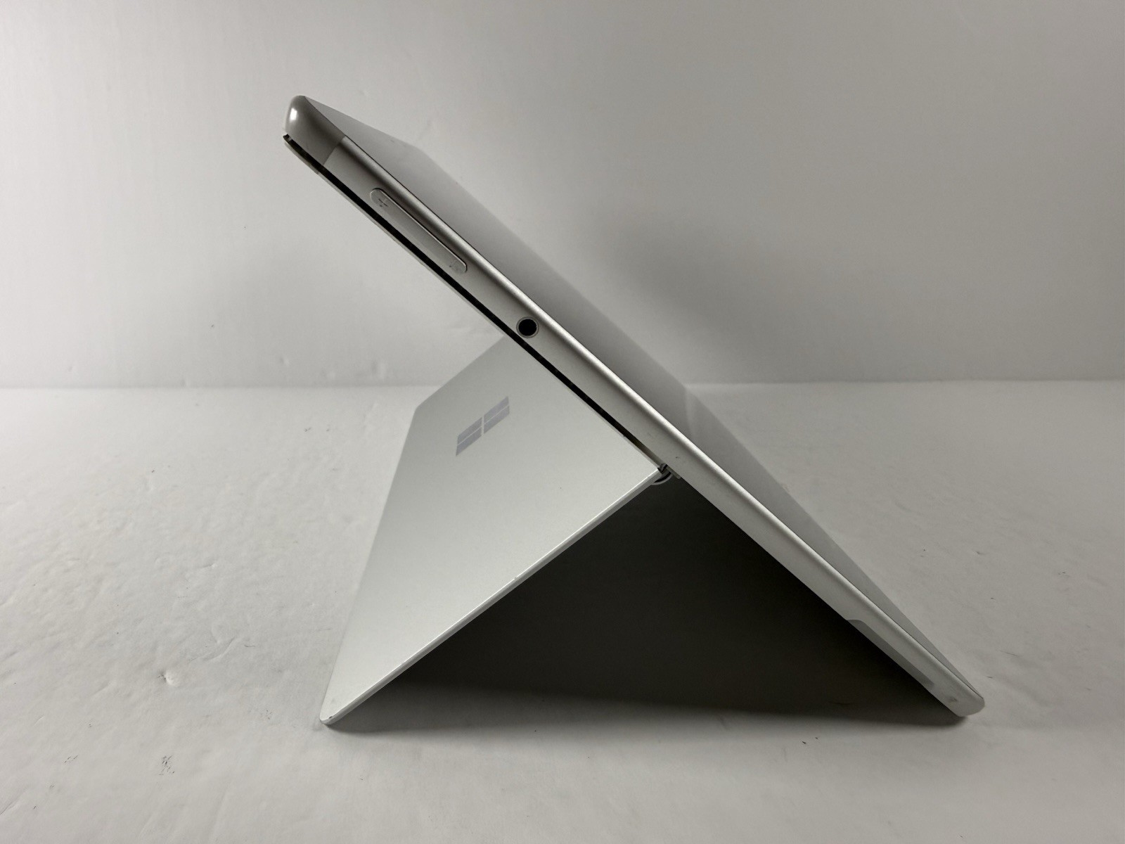 Microsoft Surface Pro 8 (1982) i5-1145G7 – 16GB RAM – 256GB 120Hz – Win 11 Pro