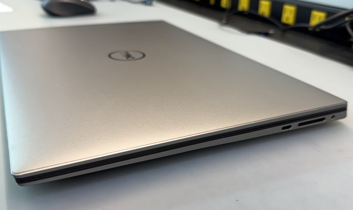 DELL PRECISION 5570 15″ I9-12900H 2TB SSD 32GB RAM WIN11 RTX A2000 8GB LAPTOP C
