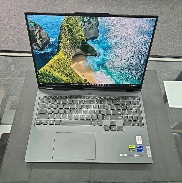 Lenovo Legion Pro 7 16IRX8H Laptop 16″, I9-13900HX RTX 4070 64GB DDR5 4TB SSD