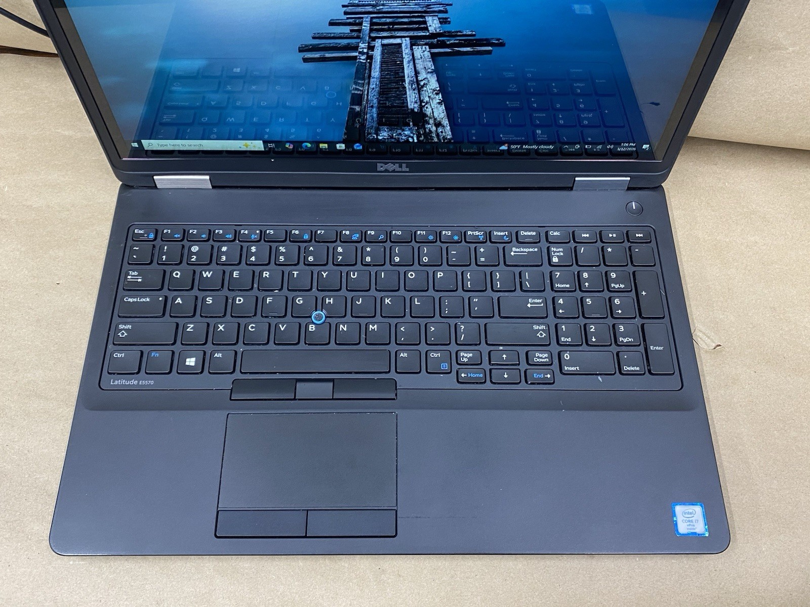 Dell Latitude E5570 – 16″ FHD Touch- i7-6600U – 4GB – 128GB – Win 10 – READ