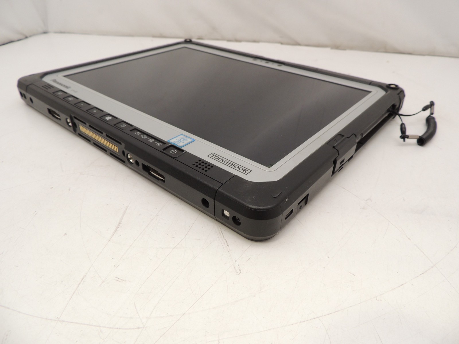 Panasonic Toughbook CF-33 Mk1 12″ i5 7300U 16GB 512GB LTE Windows 10 25980 Hrs