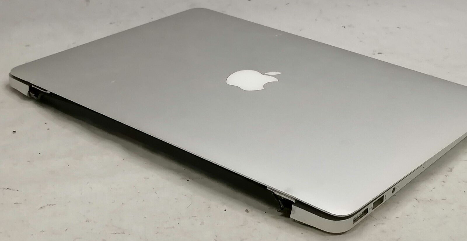 FOR PARTS 2013 13.3″ Apple MacBook Air A1466 (i5-4250U/NO RAM/NO HDD)