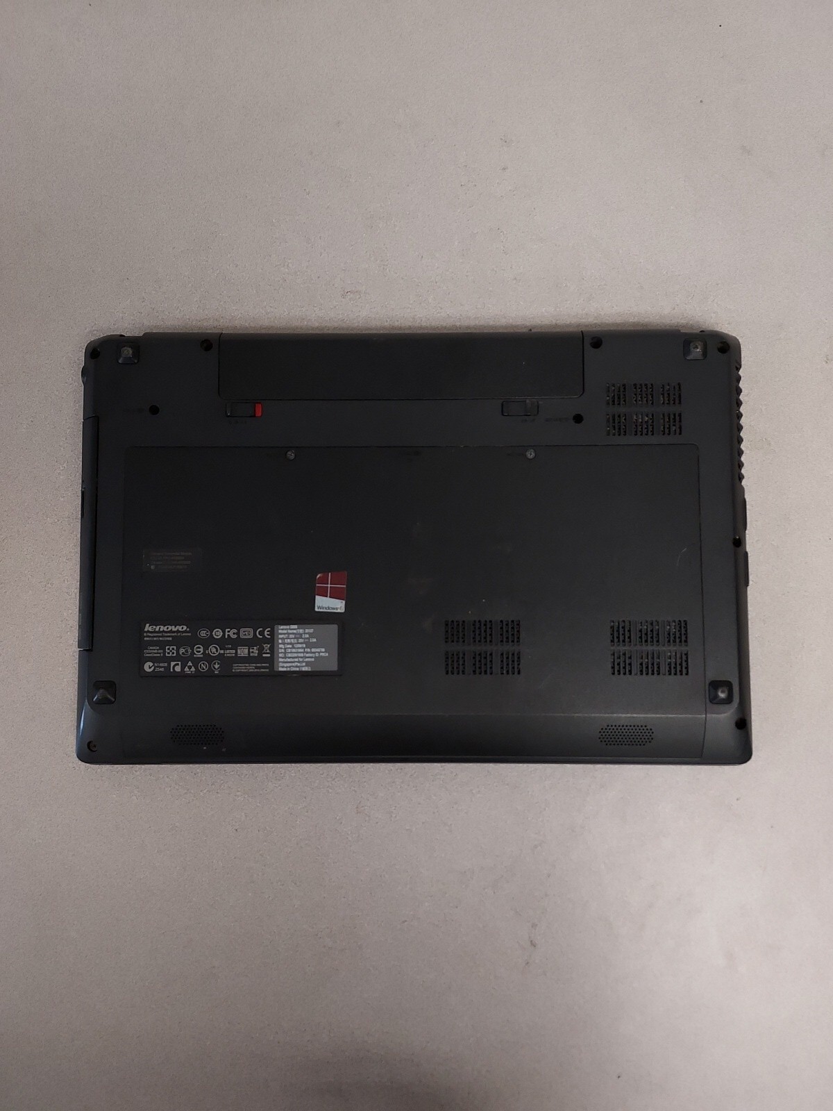 Lenovo G585 Laptop – AMD E-300 – 2GB RAM – 500GB HDD – WIN 10 HOME – BAD BATT