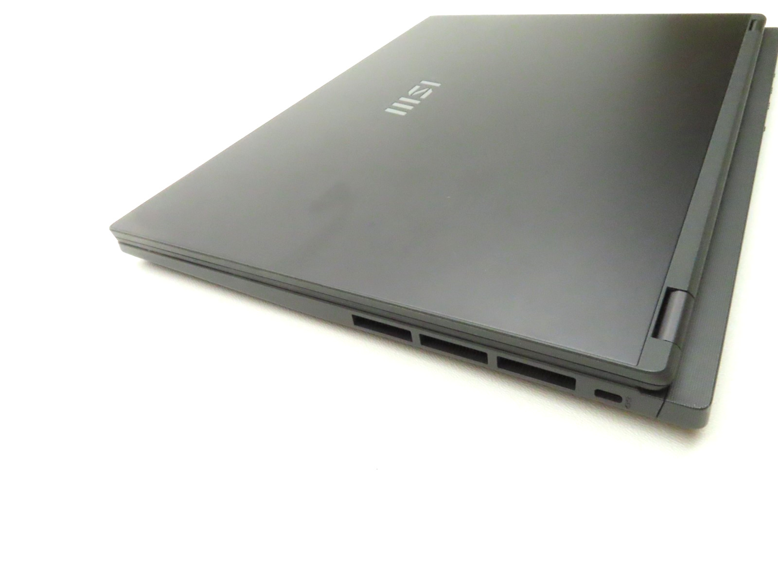 MSI Commercial 14 H A13MG 14″ Intel i7-13700H 2.4GHz 32GB RAM 1TB SSD