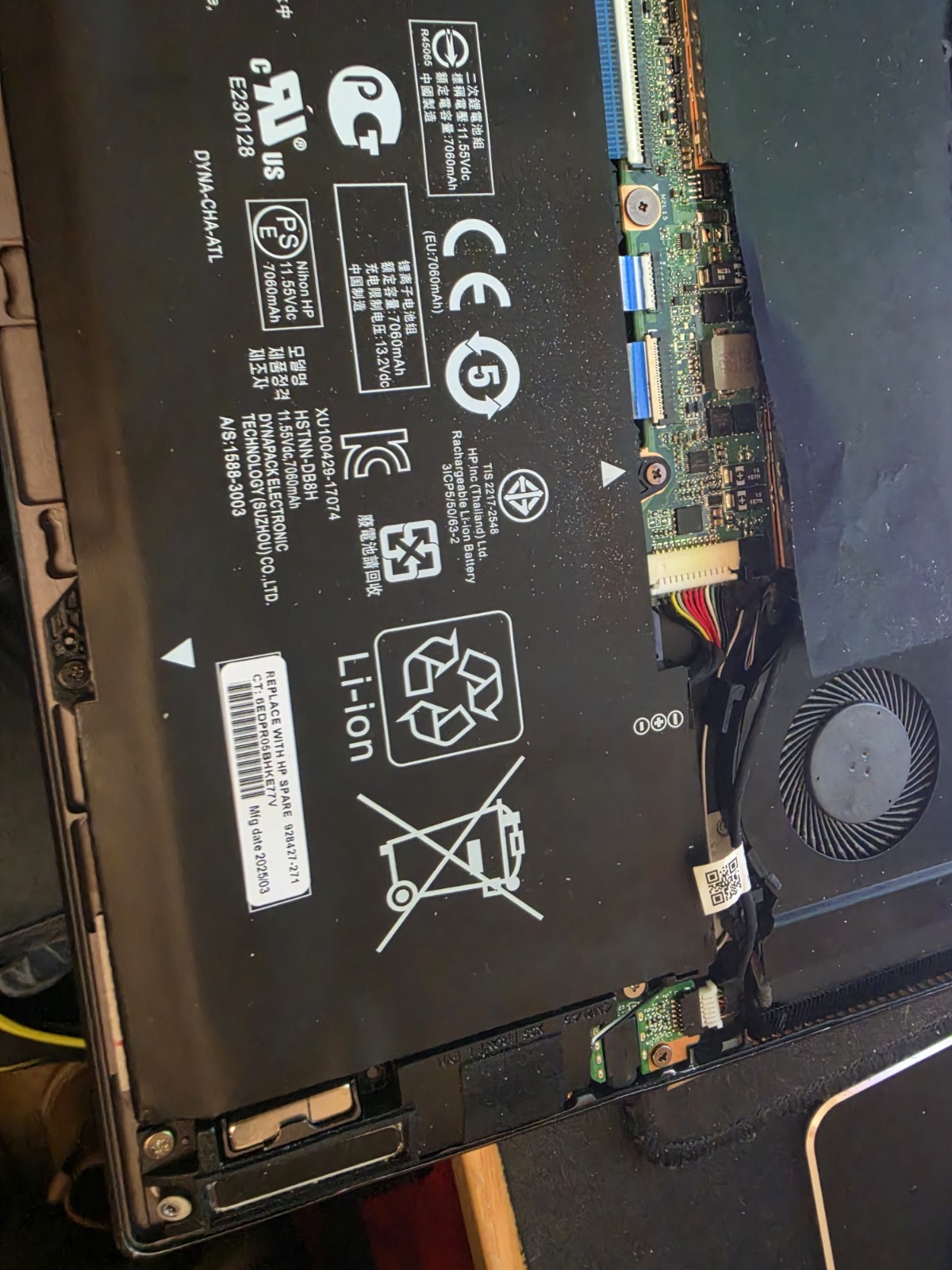 HP Spectre x360 15-CH011DX 15.6″ Intel Core i7-8550U 16GB RAM 512GB SSD
