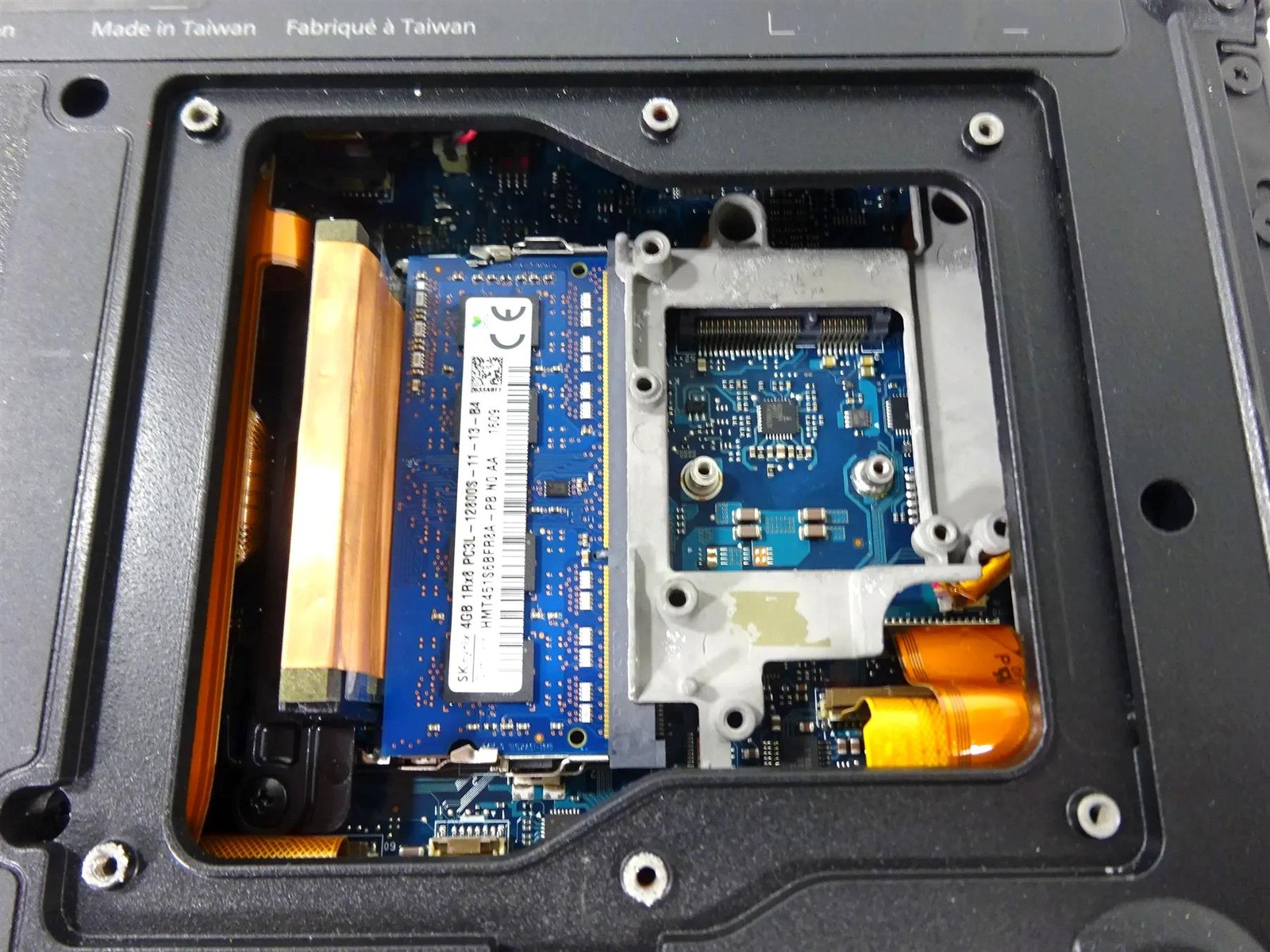 Panasonic CF-31 Core i5-3320M 2.6GHz 8GB DDR3 – No HDD – Usage : 100 Hours