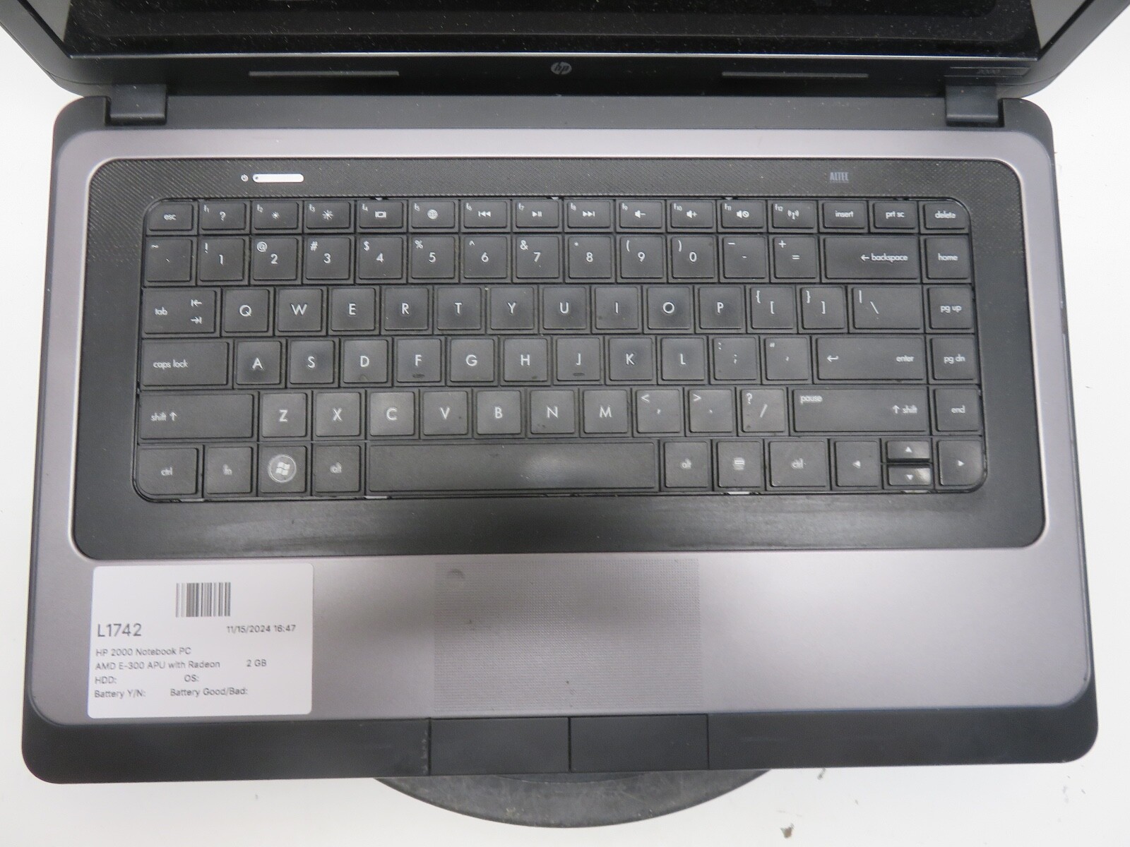 HP 2000 Notebook PC AMD E-300 1.3 GHz 2 GB NO HDD No Batt