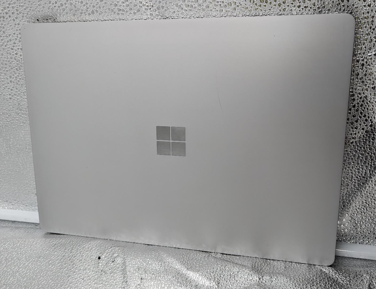 Microsoft Surface Laptop 13.5″ 256GB 8G Intel Core i5 7th Gen. 2.60 GHz *READ*
