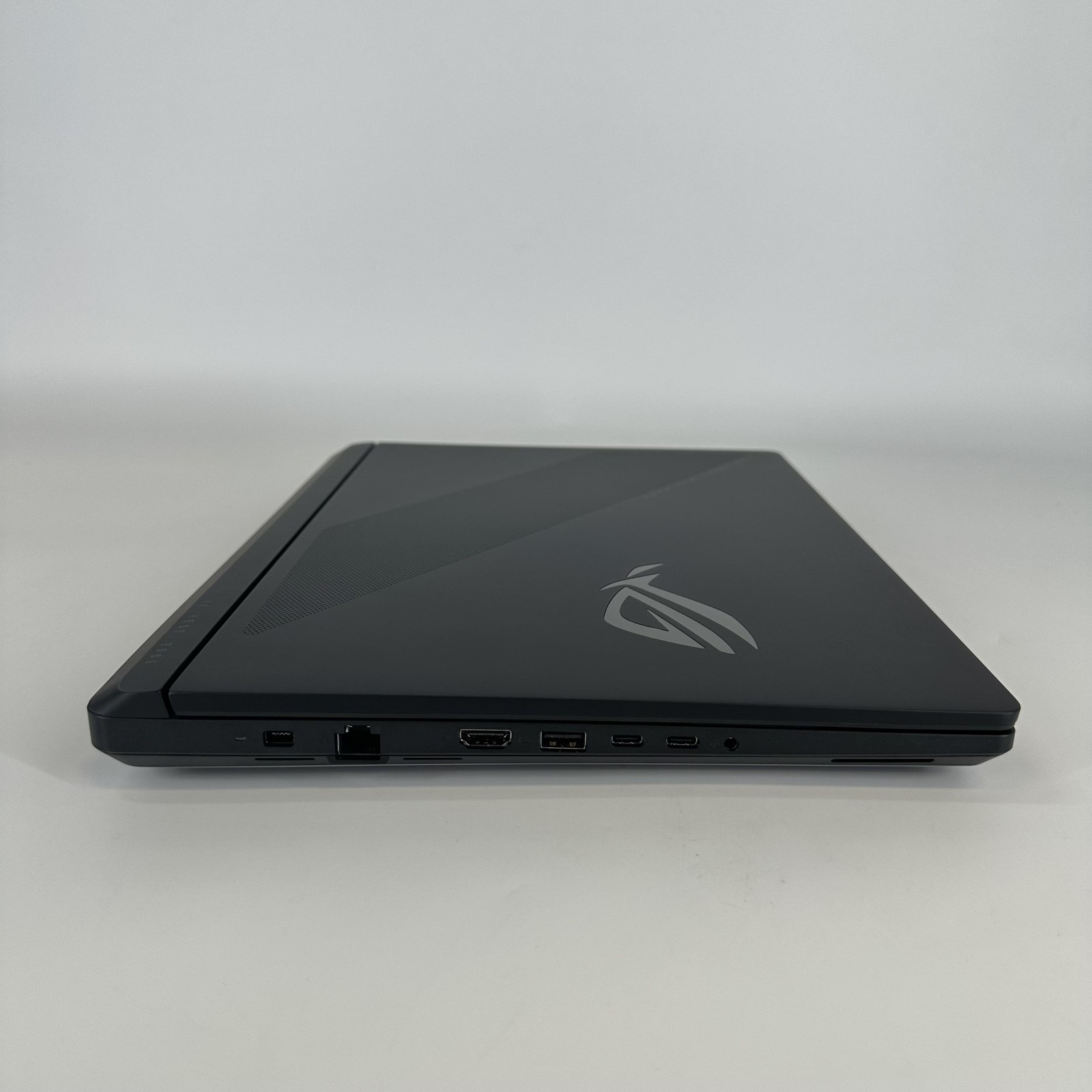 Asus ROG Strix Scar 16 G635 240Hz QHD+ 2.7GHz Ultra 9 275HX 32GB 2TB RTX 5090