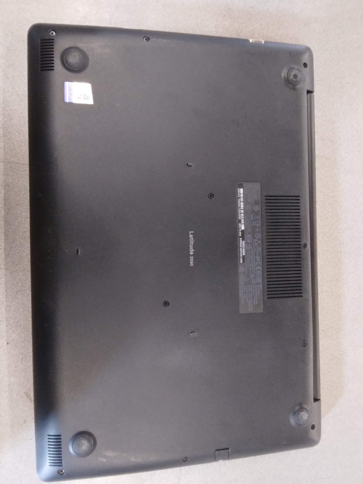 Dell*Latitude*3590*Intel*i5-8250U*8GB*DDR4*Intel*UHD*Graphics*620*No*Drive*No*OS