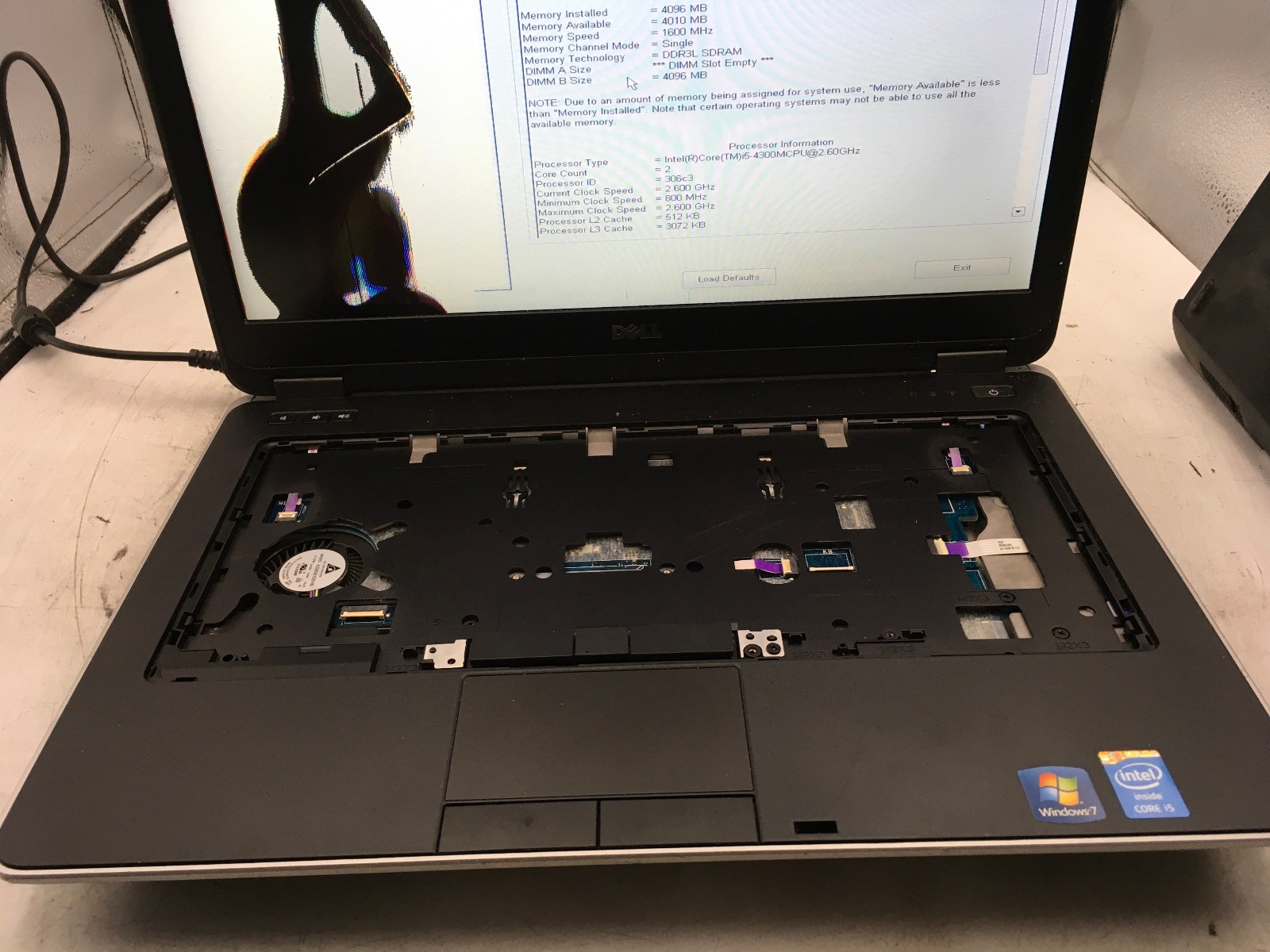 DELL LATITUDE E6440 – BOOTS TO BIOS/BAD LCD – INTEL I5 4TH GEN – NO RAM -14″-BB