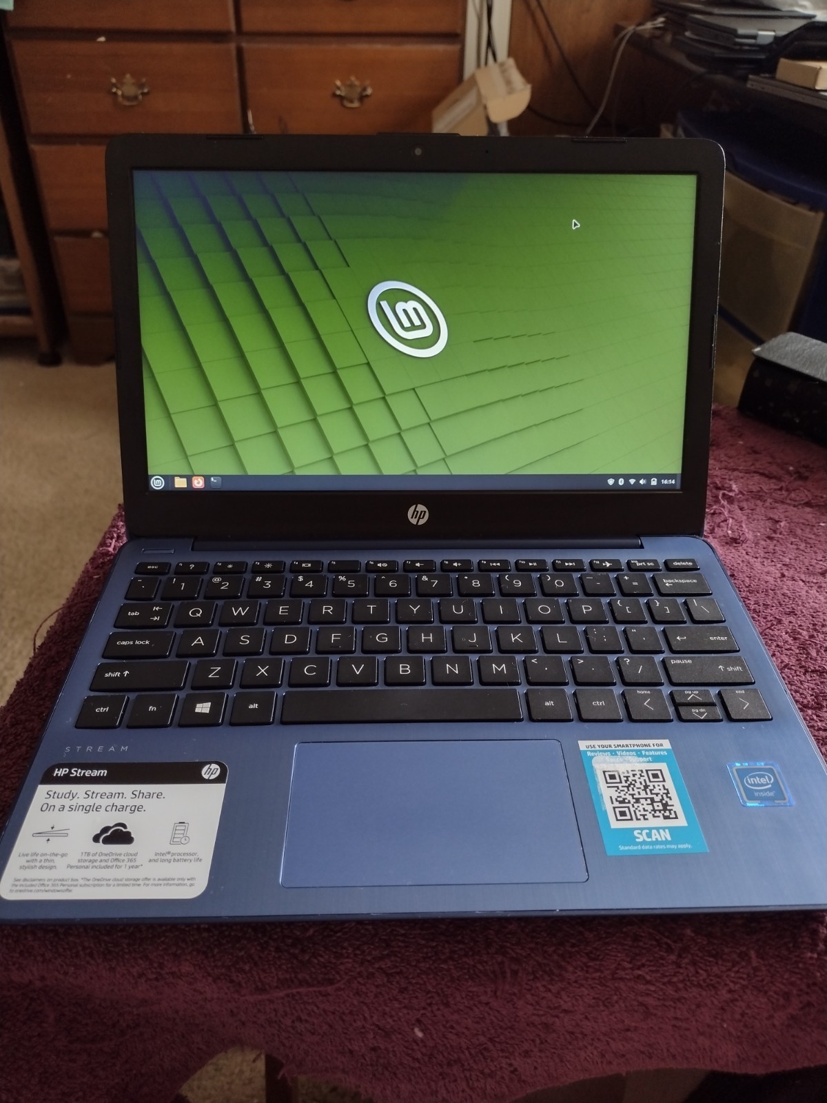 HP 11-ak1010nr Stream Laptop 11.6″ 32GB x5-E8000 1.1GHz 4GB DARK BLUE LINUX MINT