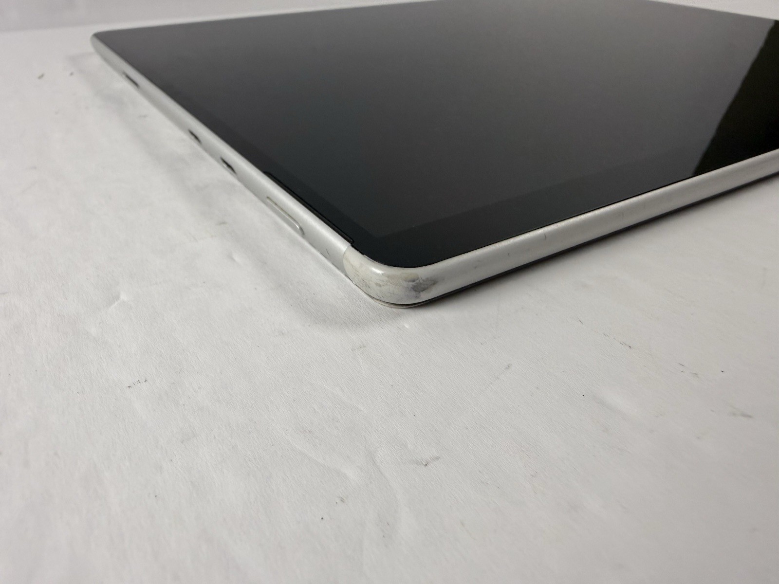 Microsoft Surface Pro 8 (1982) i5-1145G7 – 16GB RAM – 256GB 120Hz – Win 11 Pro
