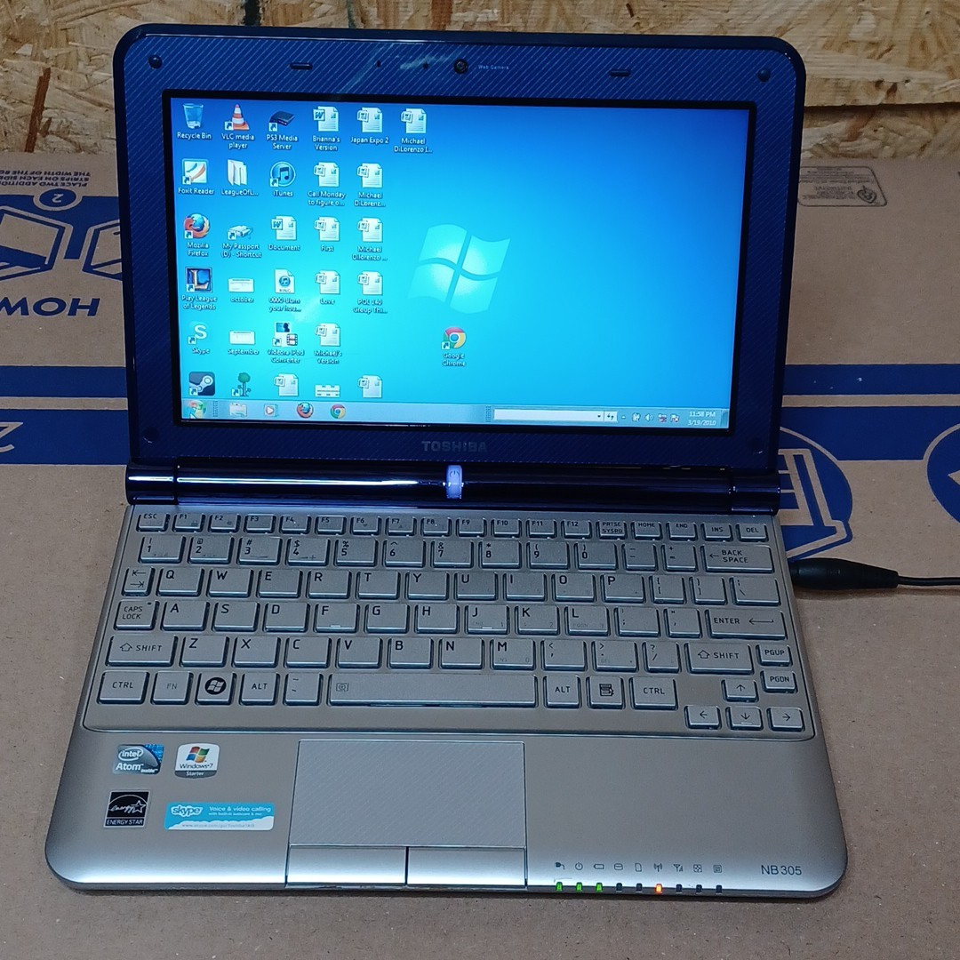 Toshiba Mini NB305 10.1in. (Intel Atom, 2GB) Netbook -Windows 7 Version Blue