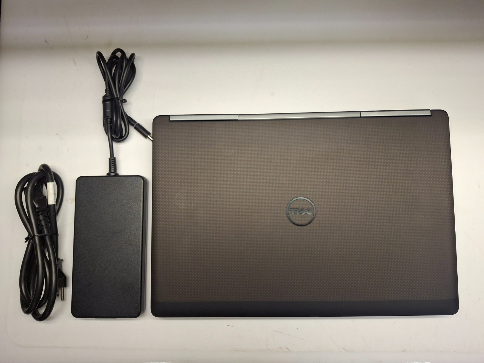 DELL PRECISION 7720 I7-7820HQ 256GB SSD 32GB RAM Radeon WX 4130 Win 10 Pro