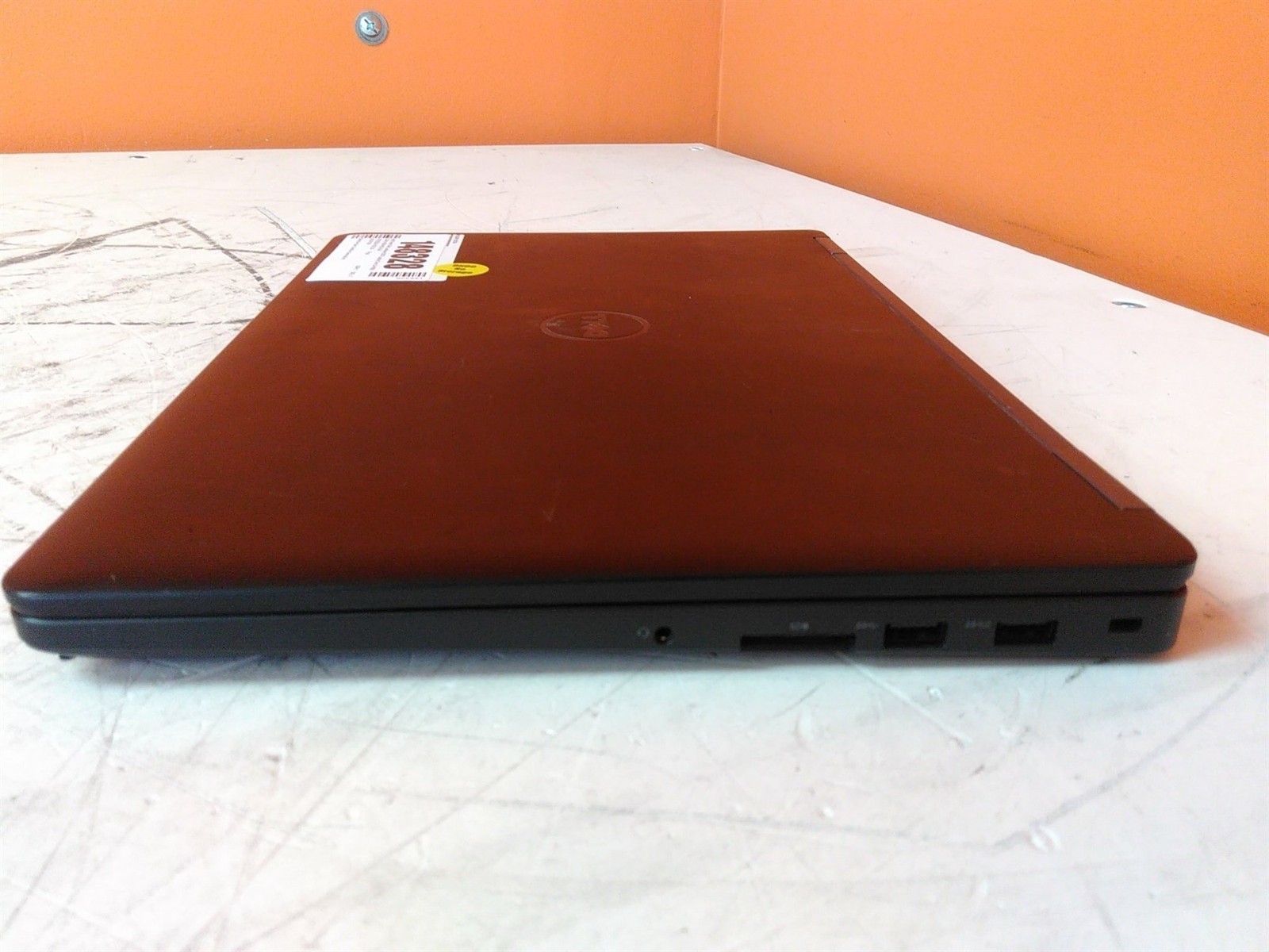 Light Sports Dell Latitude E5570 Laptop Core i3-6100U 2.3GHz 4GB 0HD AS-IS