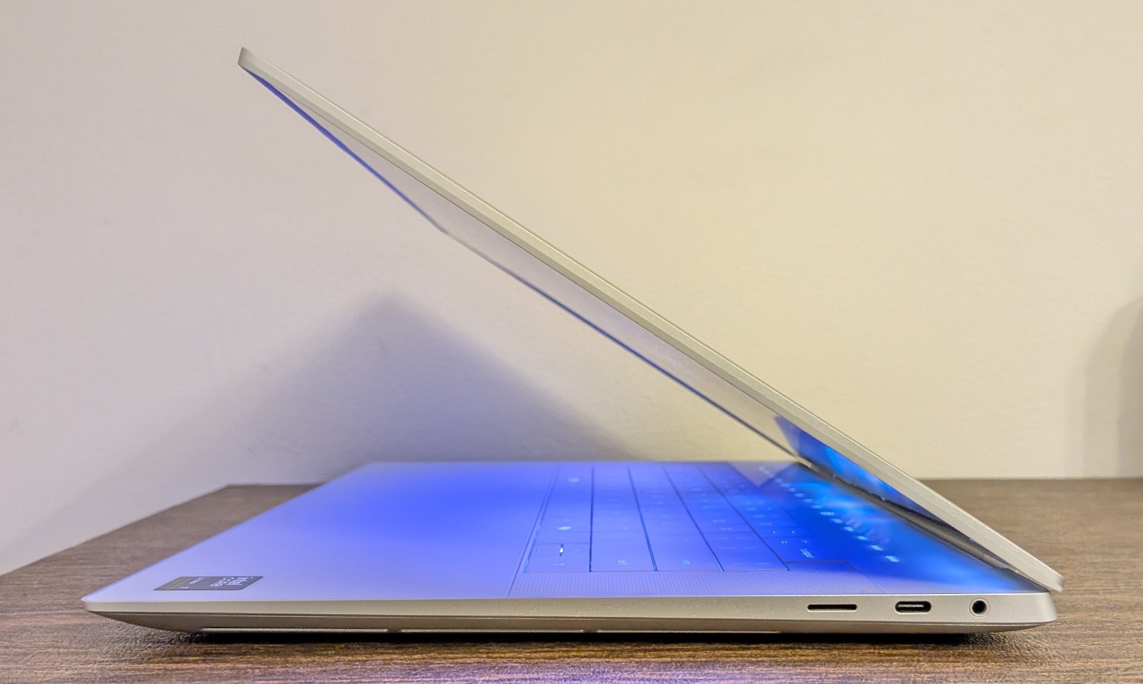 Dell XPS/Premium 16 4K OLED Touch (Core Ultra 7 255H, 32GB/1TB, RTX 5050) Silver