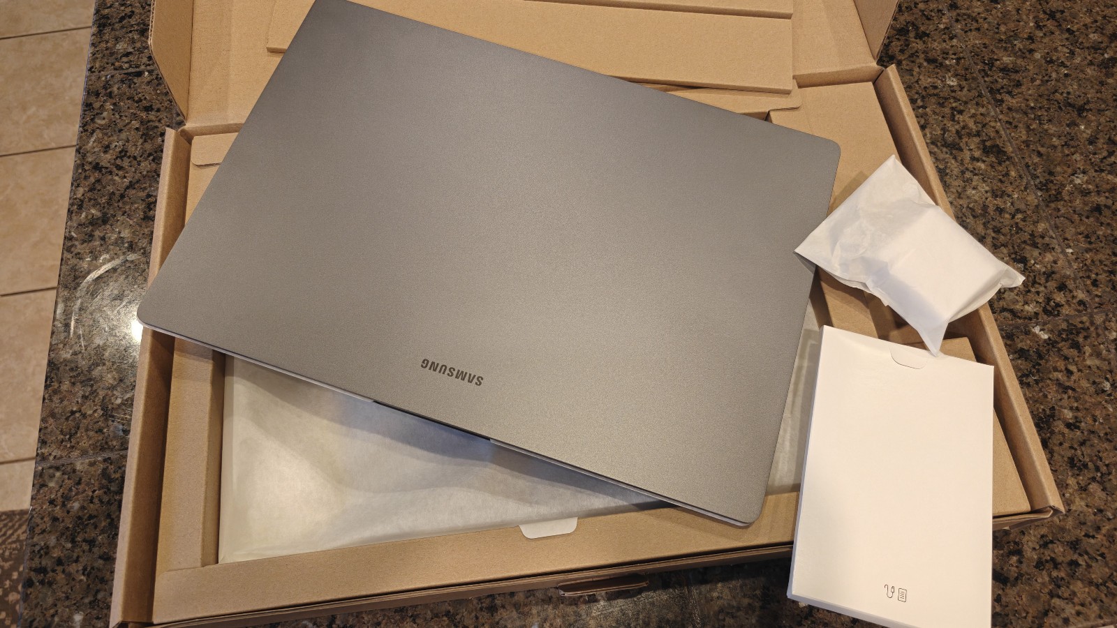 Galaxy Book 6 Win 11 Home | 16 GB | 512 GB | 16.0 Touch | Intel Core Ultra 7 355