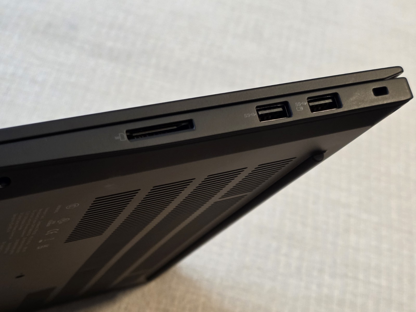 Lenovo ThinkPad P1 Gen 5 16″ Laptop i7-12700H DDR5 16GB 512GB SSD RTX A1000 4GB