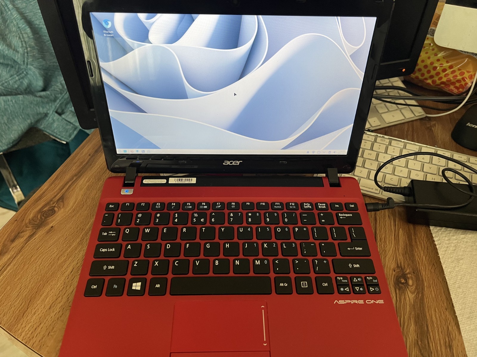 Refurbed Acer Aspire One AO725 NetBook mini laptop