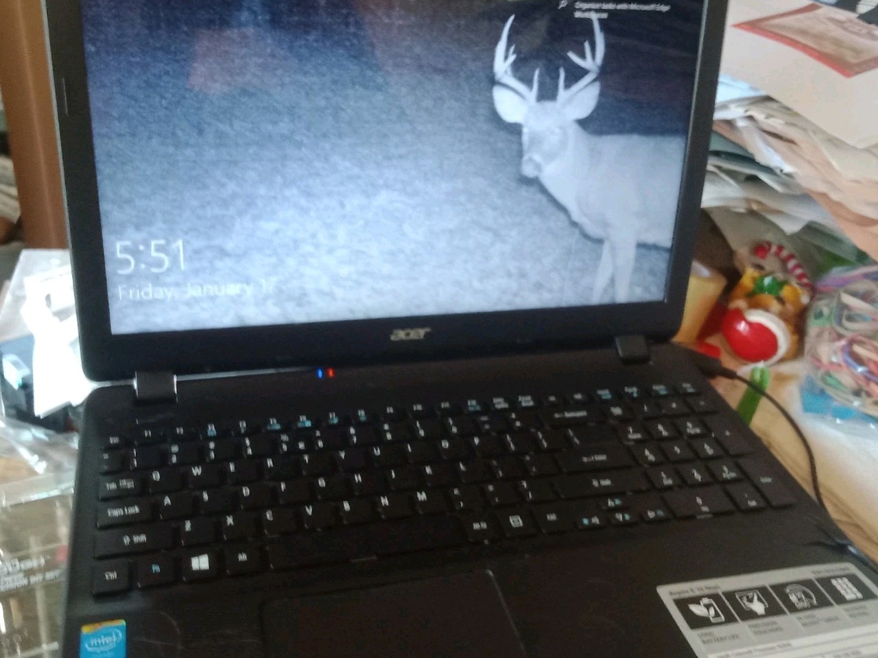 Acer Aspire E 15 Laptop. HDMI. 4GB RAM. 500GB HD. Windows 10. Intel Celeron.