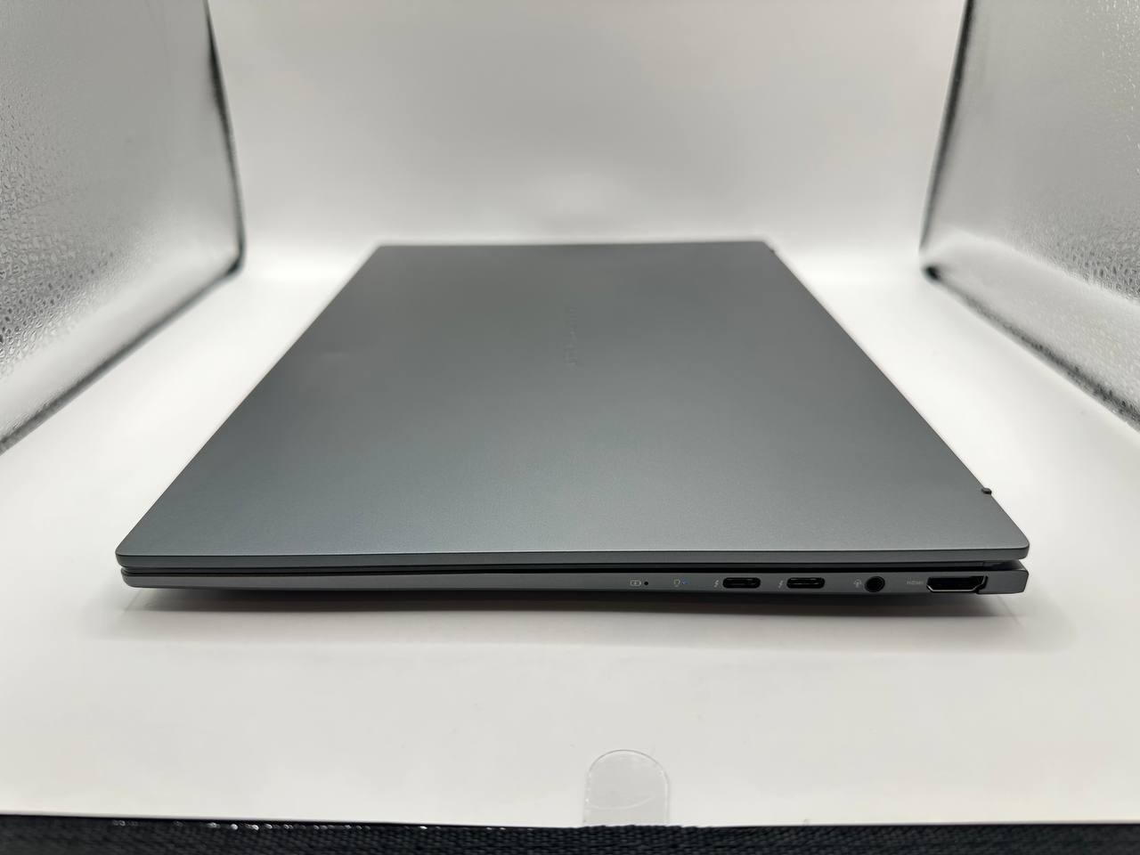 ASUS ZenBook 14″ OLED Touch UX3405 – Ultra 9 285H/ 32GB RAM/ 1TB SSD **GOOD**