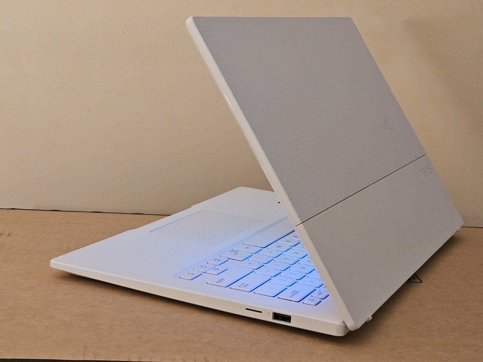 ASUS 14″ Kali Linux 2025.4 m3-8100Y 1.1GHz 4GB RAM IPS 1920×1080 ImagineBook