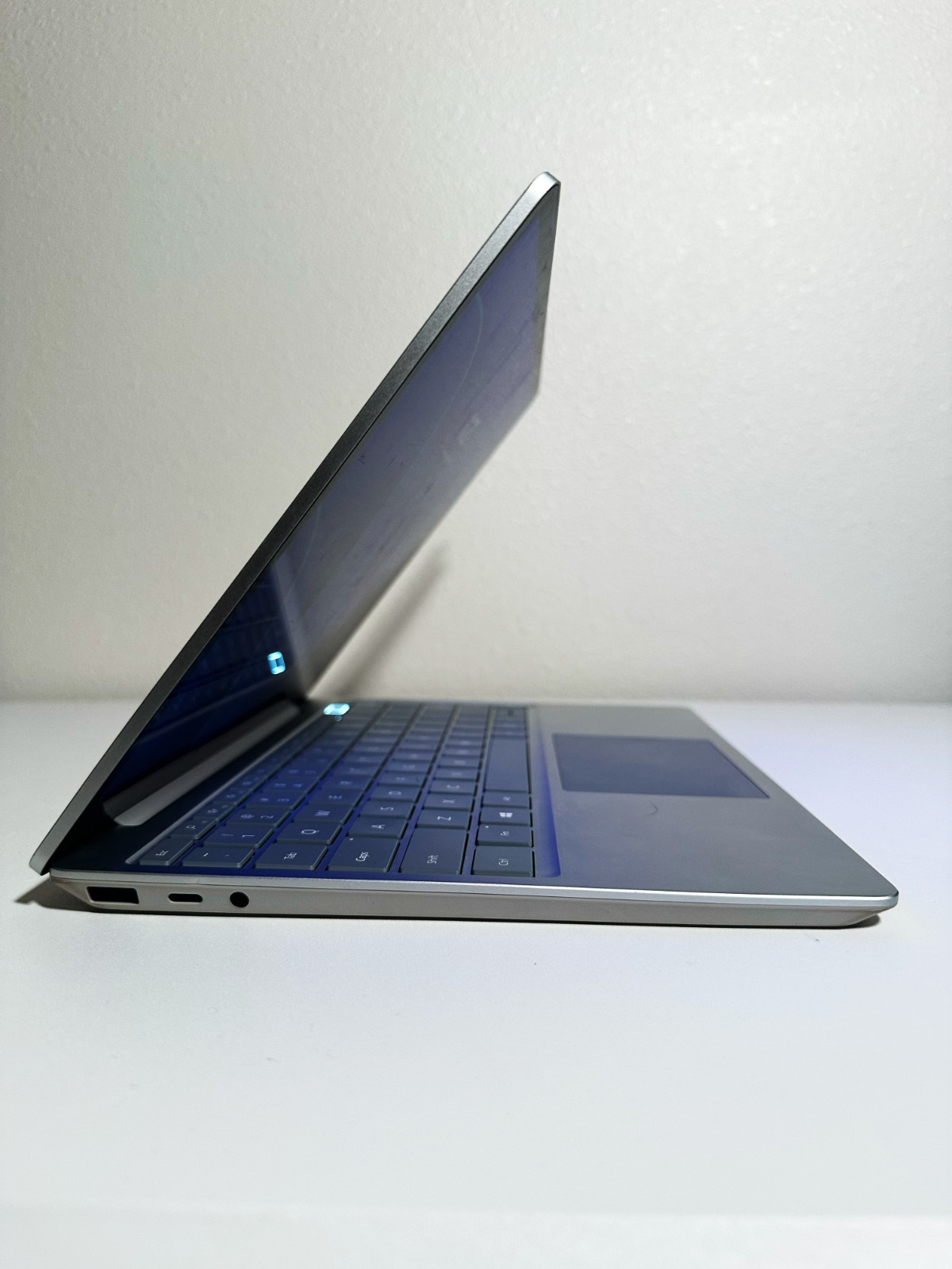 Microsoft Surface Laptop GO 3 – Intel i5, 8GB RAM, 12.4in, GREAT CONDITION