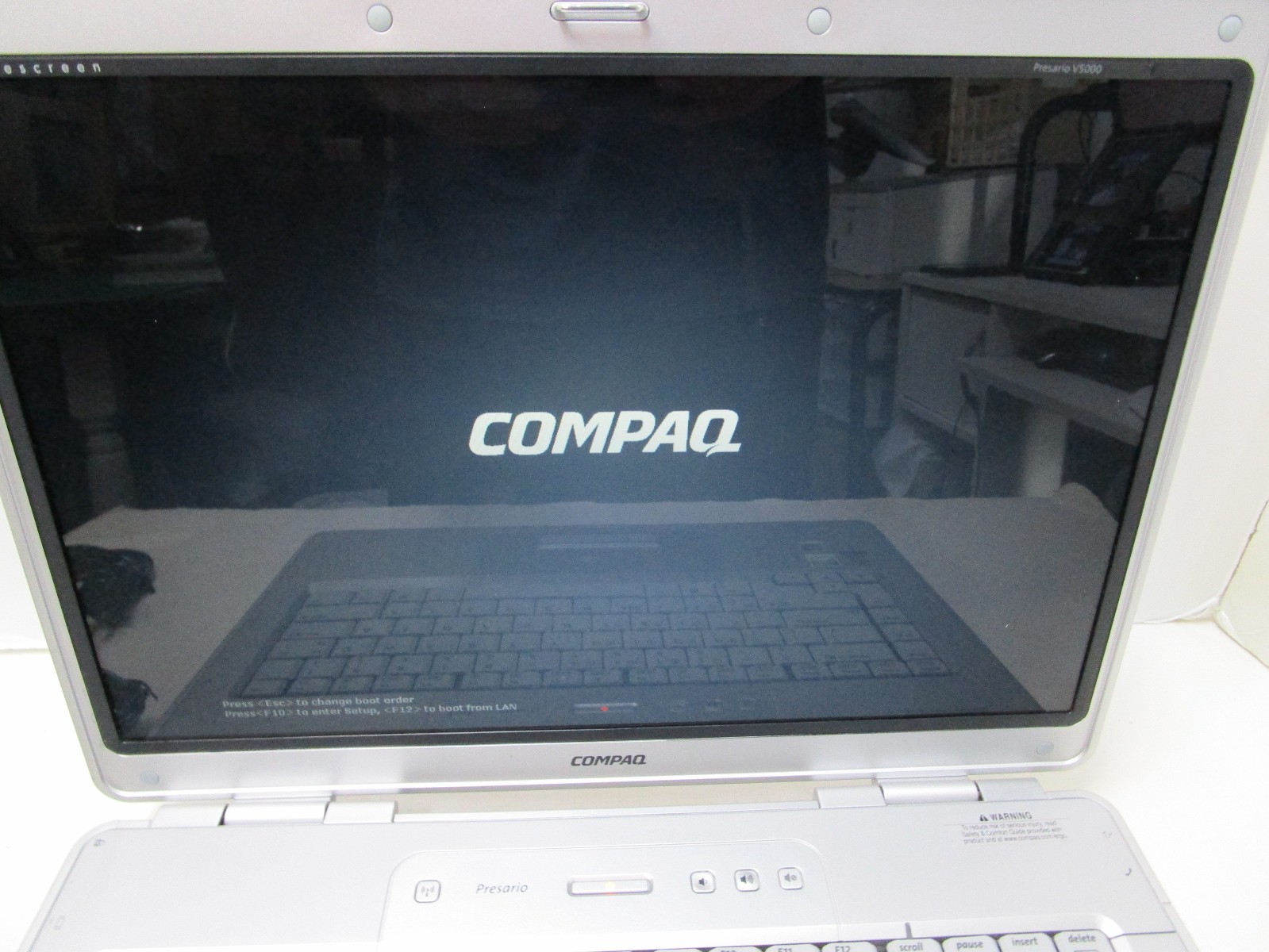 COMPAQ PRESARIO V5000 LAPTOP AMD 3300+ SEMPTRON 2GB RAM NO HDD NO O/S 💻🛠️