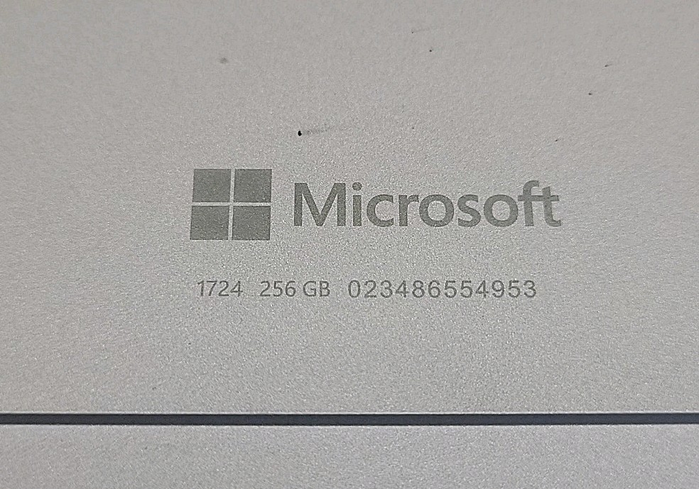 Microsoft Surface Pro 4, Intel Core i7-6650U @ 2.2GHz, 8GB RAM, 256GB SSD, W10P