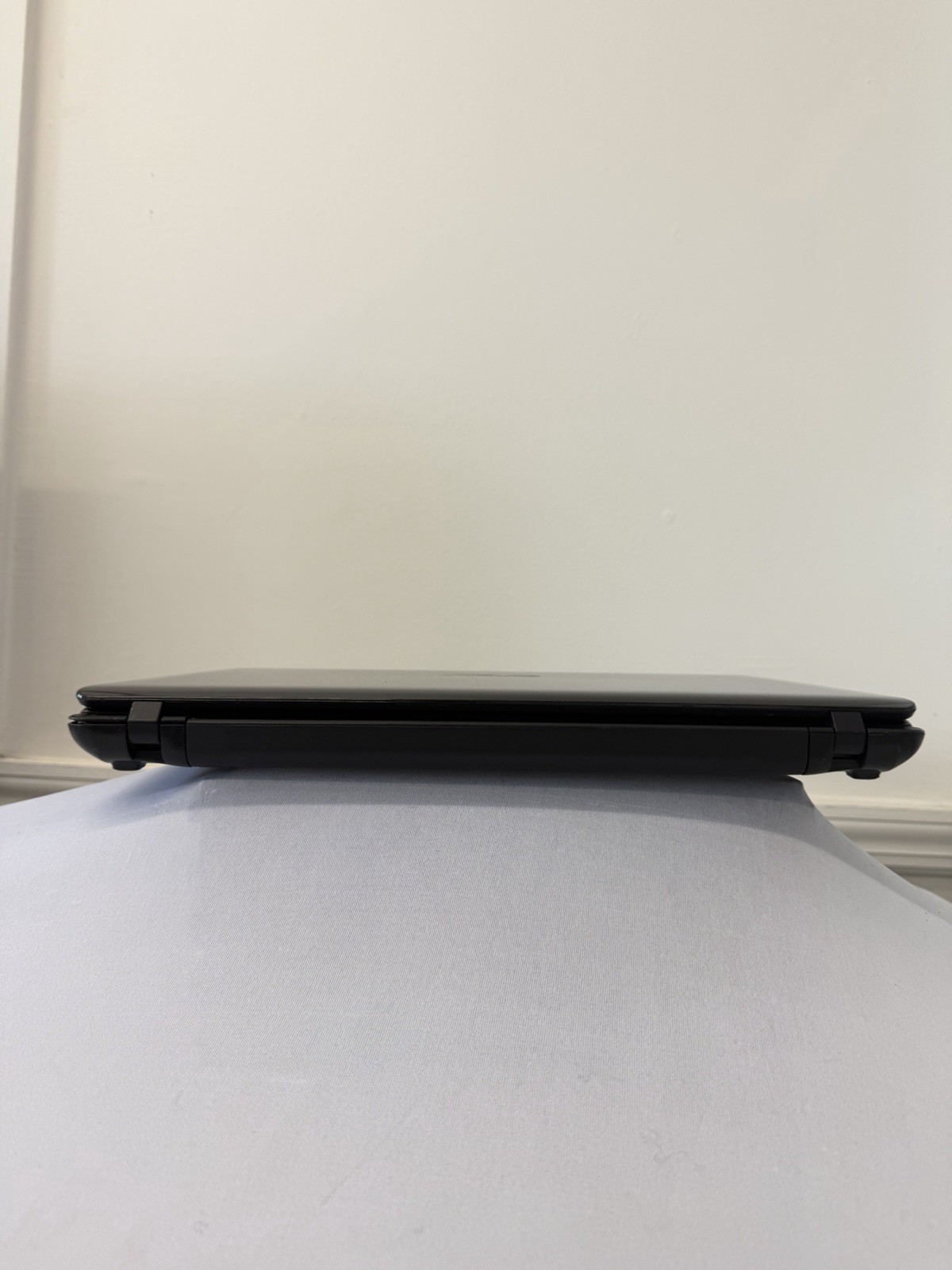 Asus A53U Laptop – Good Screen – AMD E-350 – Read Des