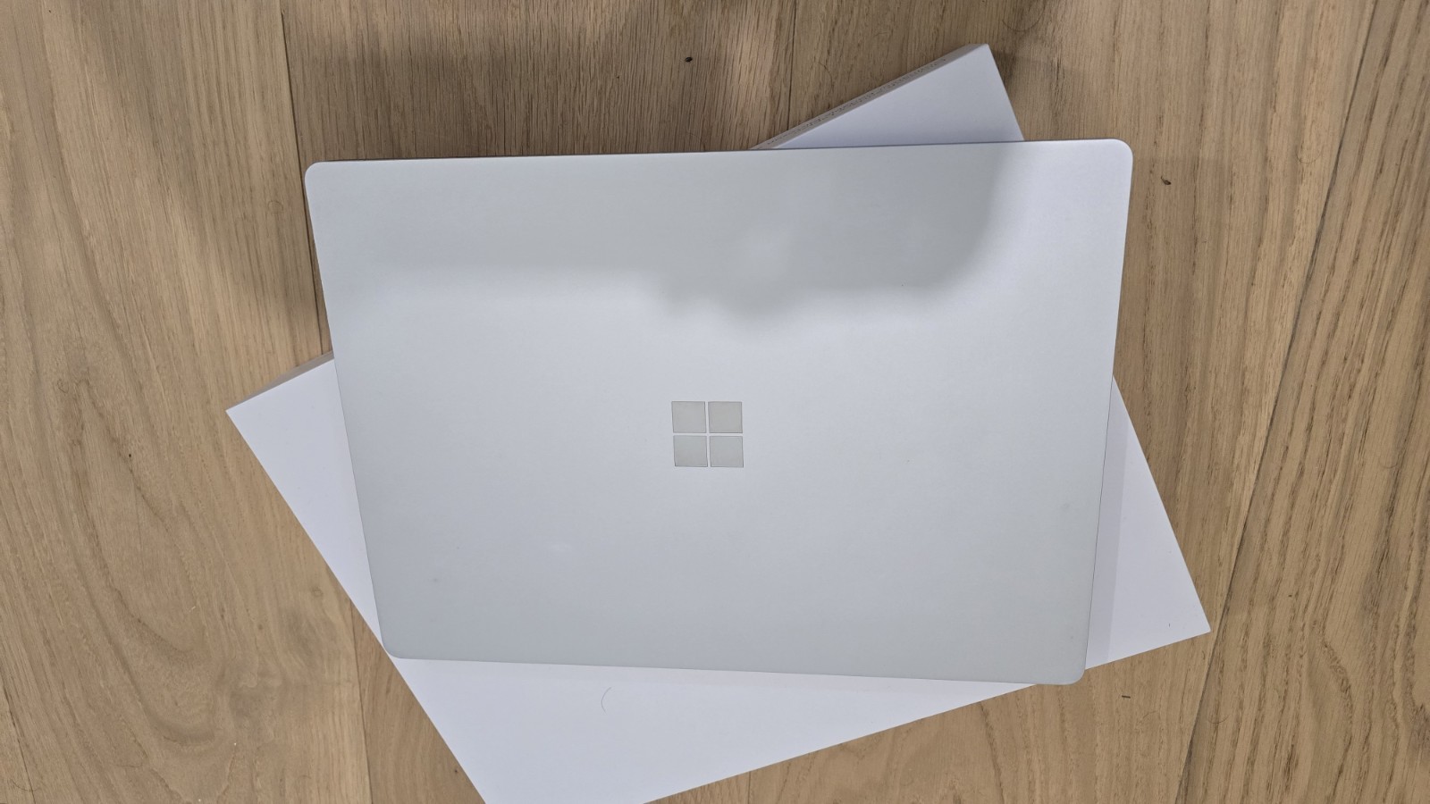 Microsoft Surface Laptop 13.5″ (256GB SSD, Intel Core i7-7660U, 2.50GHz, 8GB