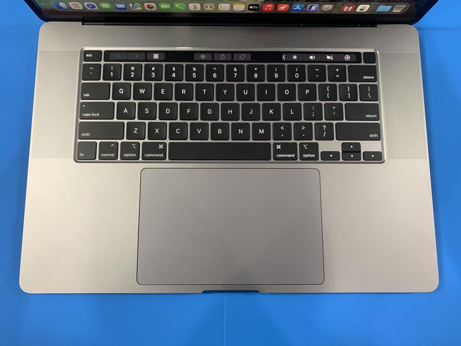 Apple MacBook Pro A2141 Core i7 9750H 2.60GHz 16GB DDR4 512GB SSD MVVL2LL/A