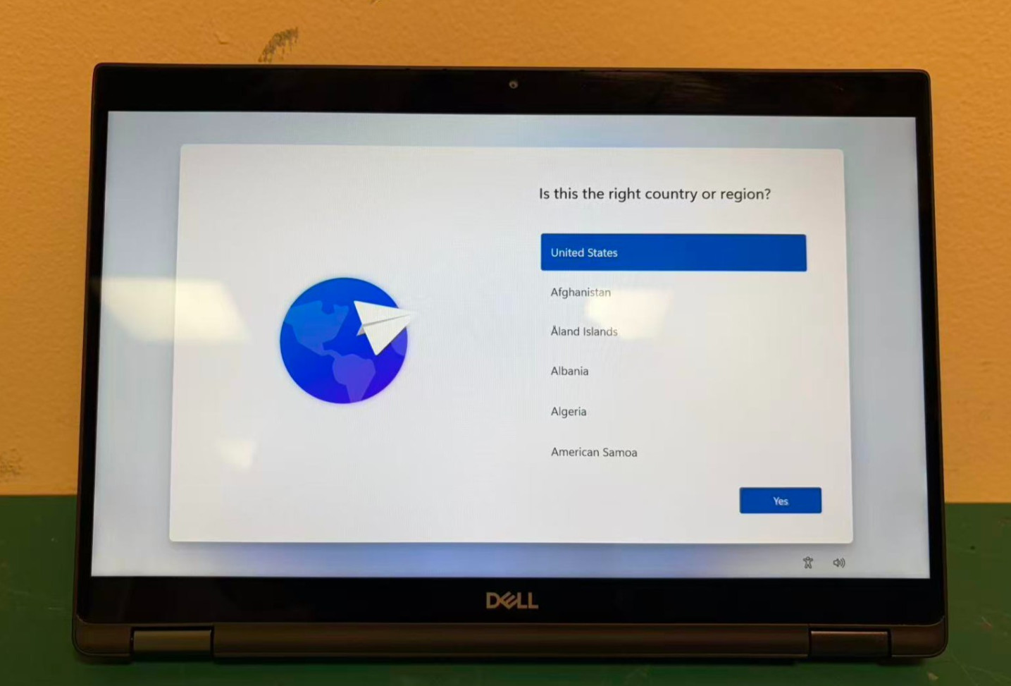 Dell Latitude 7390 2-In-1 Laptop intel i3-8130U 2.2GHz 4G Ram 256G NVME Win 11