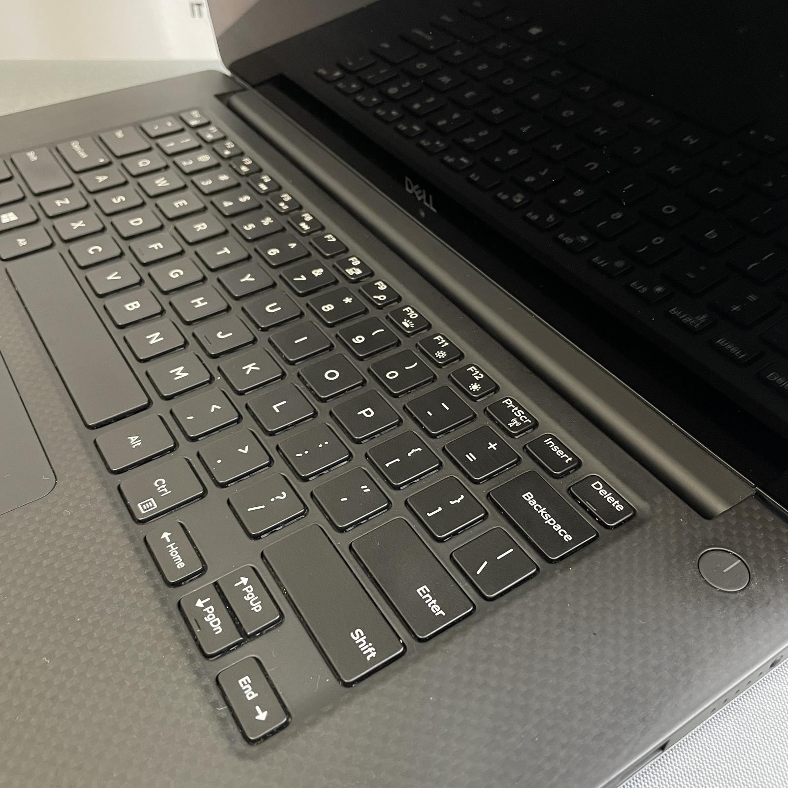 DELL Precision 5530 4K Touch, i9-8950HK 16GB 512GB NVMe | B/C, Excellent Battery