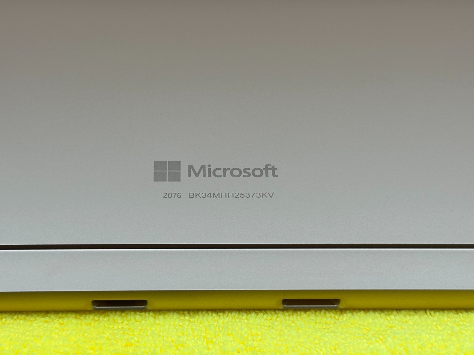 Microsoft Surface Pro Snapdragon X Plus 11th Edition CRACK SCREEN – FUNCTIONAL