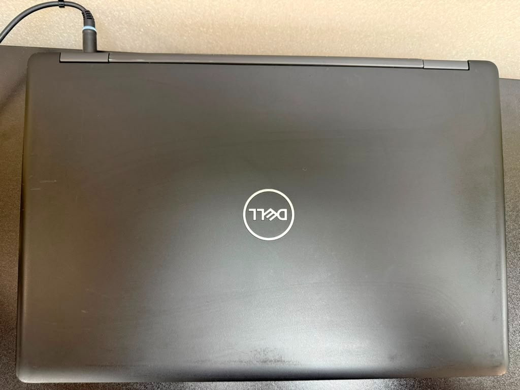 Dell Latitude 5590 15.6″ i7-8650U 4GB RAM 0 SSD MISSING BATTERY LCD Spot Used