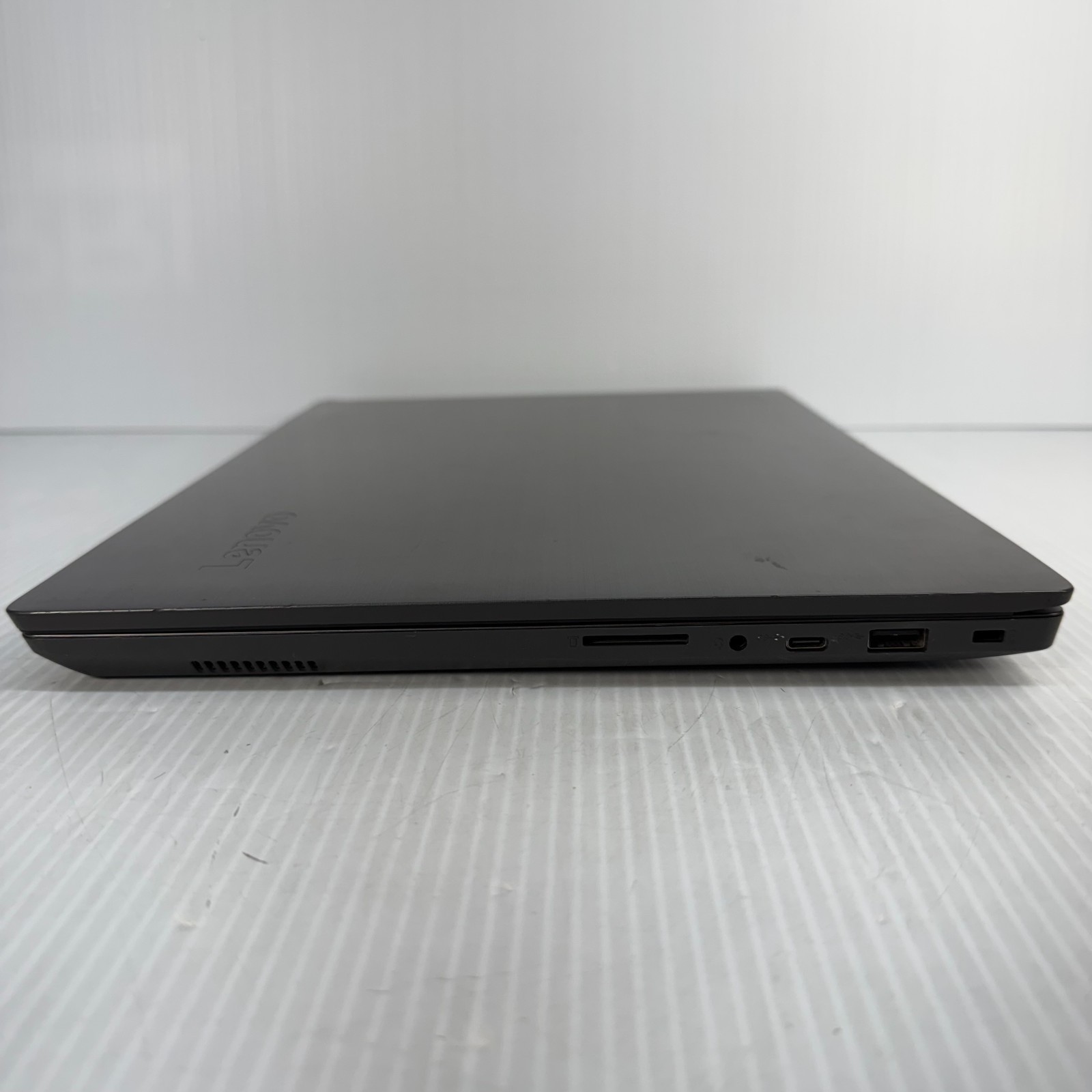 Lenovo V330-14ARR Ryzen 5 14″ Windows 11 Pro Laptop 128GB SSD 12GB *WEAR*