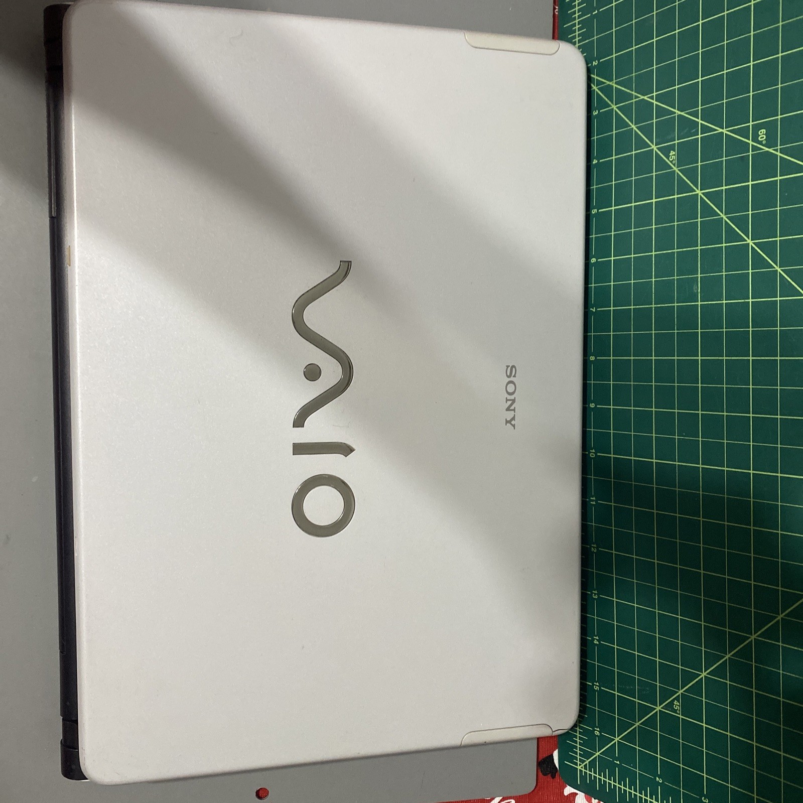 Sony Vaio VGN-FS740/W PCG-7D2L Intel Centrino 2GB NO HDD – Prts/Repair Laptop