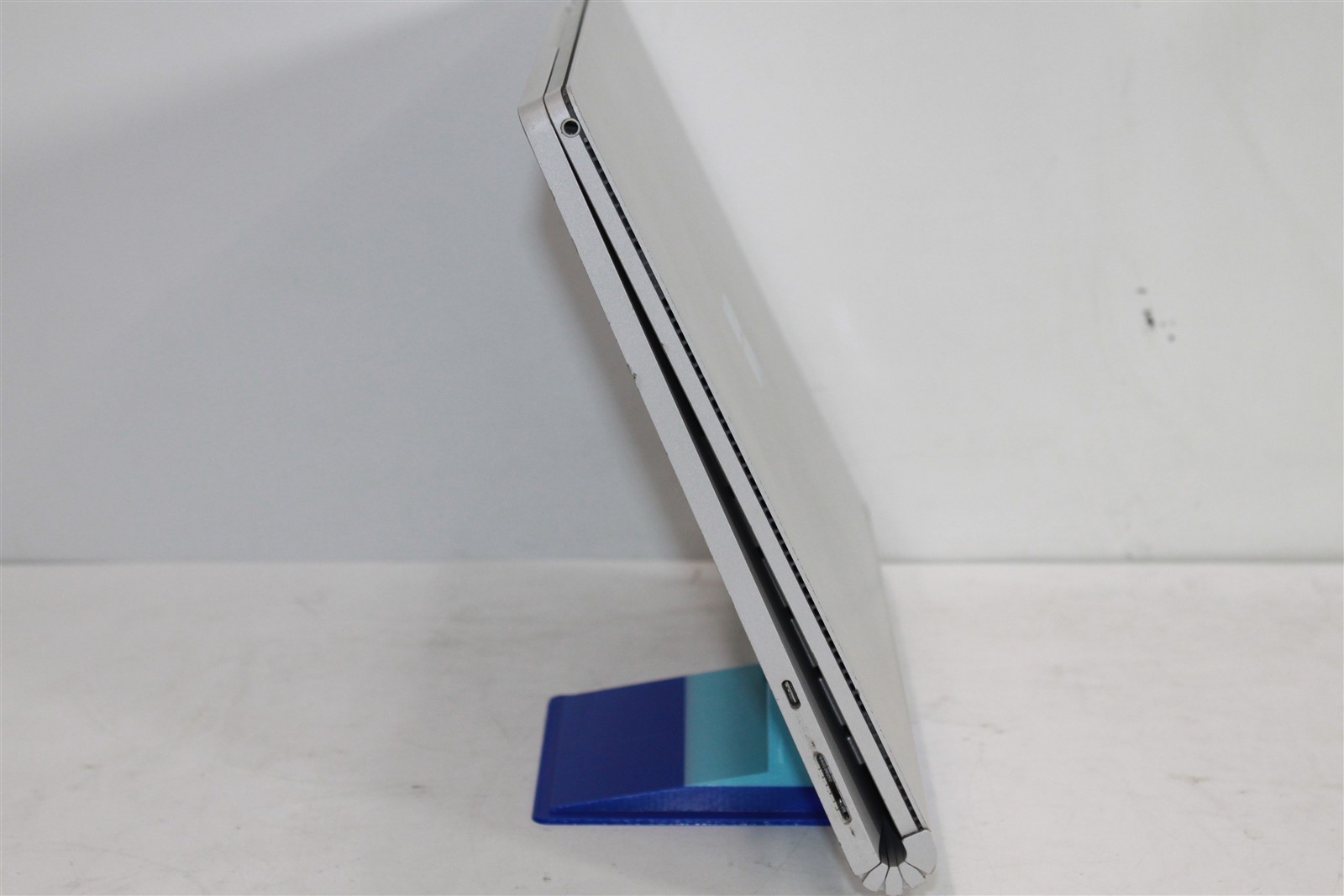 Microsoft Surface Book 2 13.5″ Touch i7-8650U 8GB RAM 256GB SSD Win 11 Pro