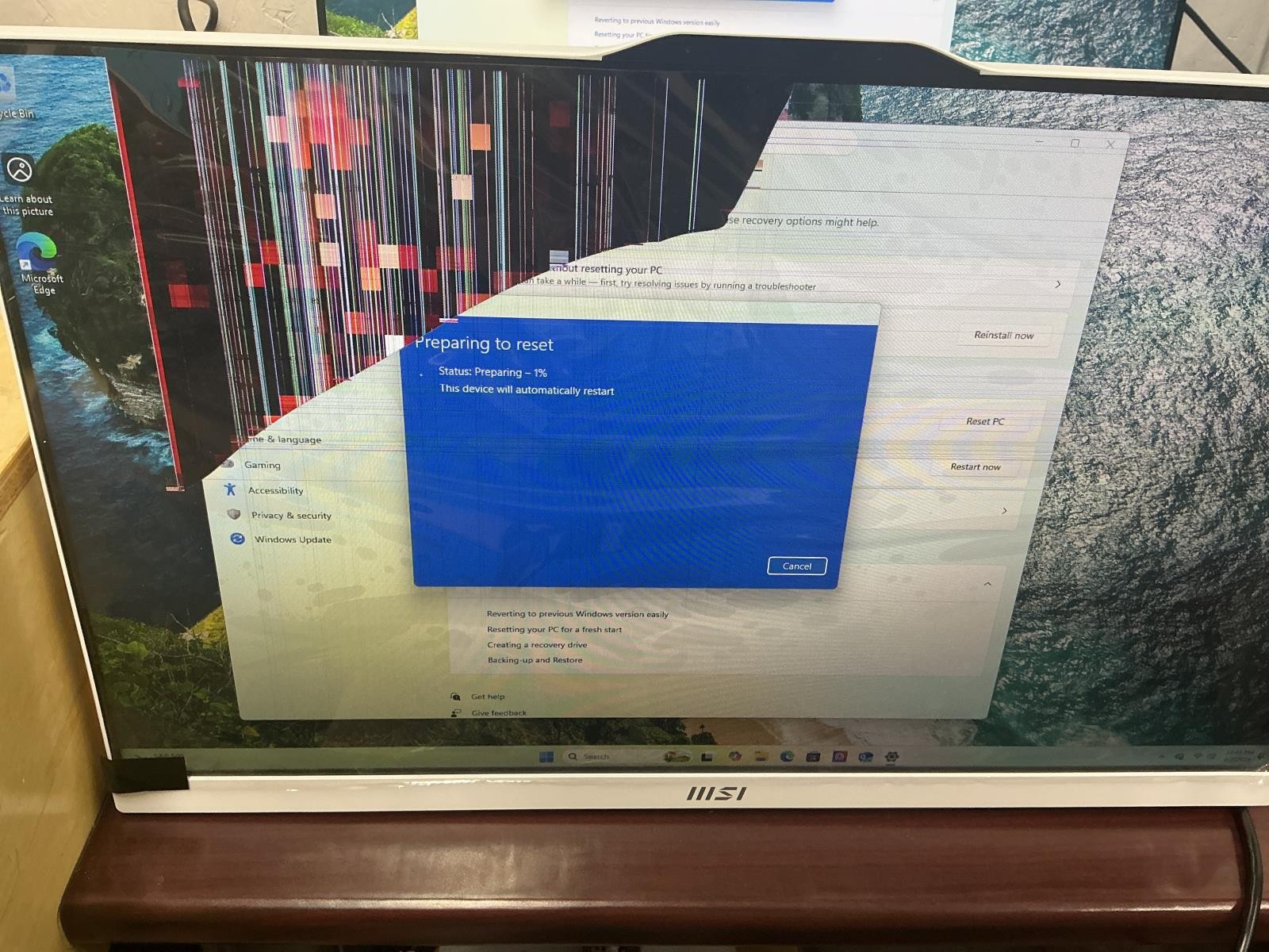 MSI AM242TP All In One Desktop 23.8″ 3-100U 512GB Cracked Screen MAM242TP1M1200