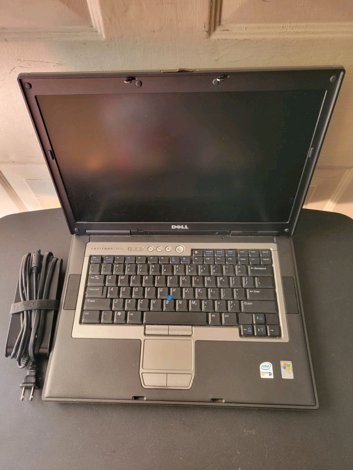 Dell PP04X Laptop Windows XP With Charger