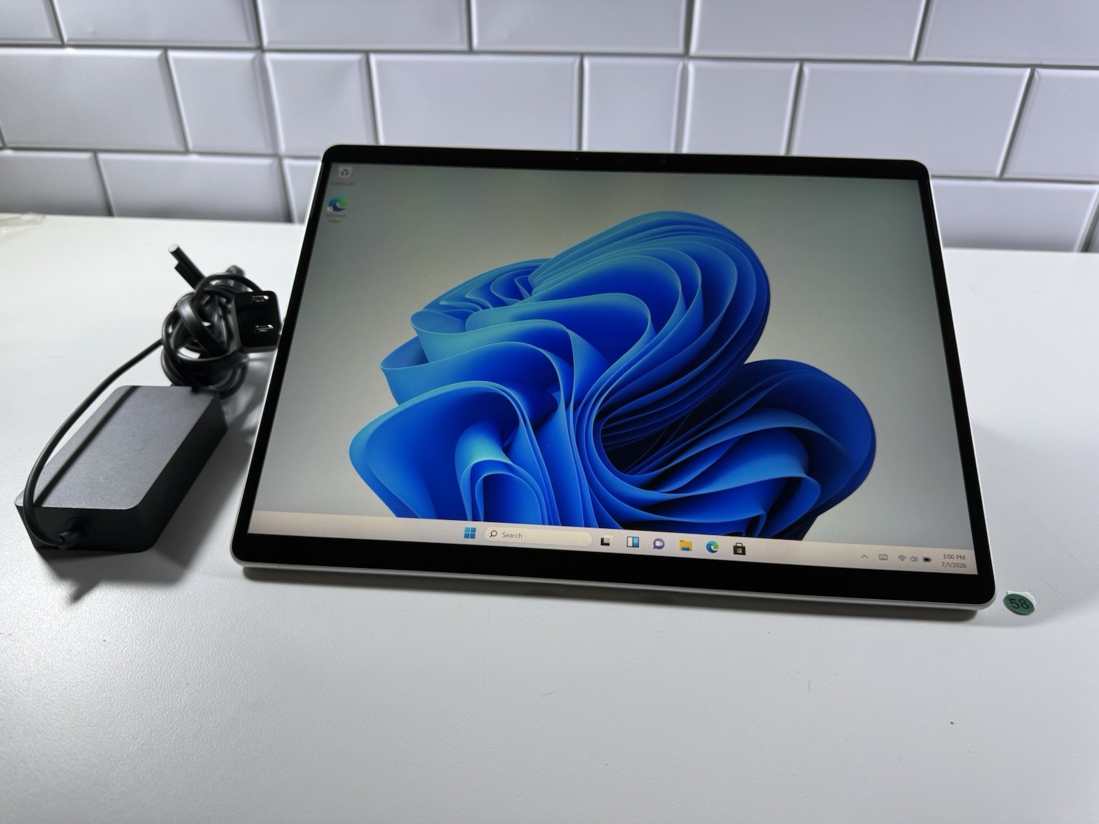 Microsoft Surface Pro 8 (1982) i5-1145G7 – 16GB RAM – 256GB 120Hz – Win 11 Pro