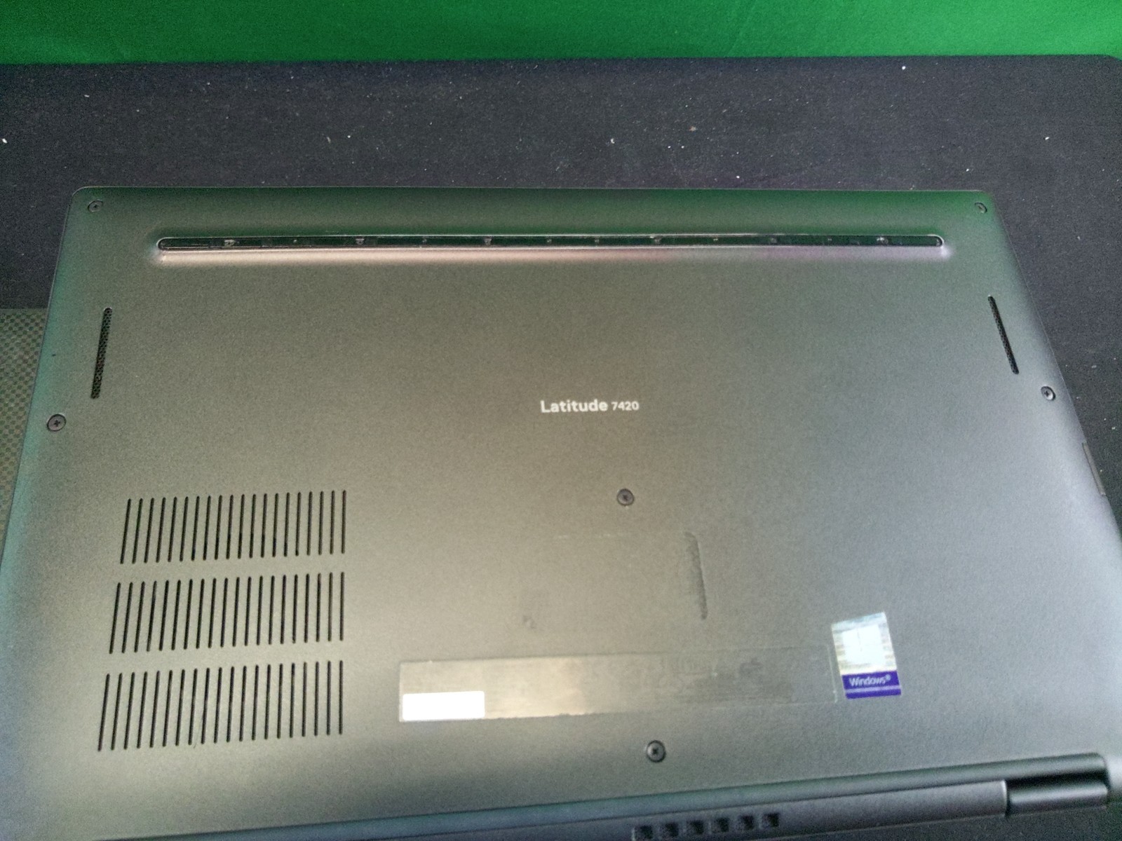 Lot of 12: Dell Latitude 7420 14″ (256GB SSD, i5-1135G7, 2.40GHz, 8GB RAM)*READ*