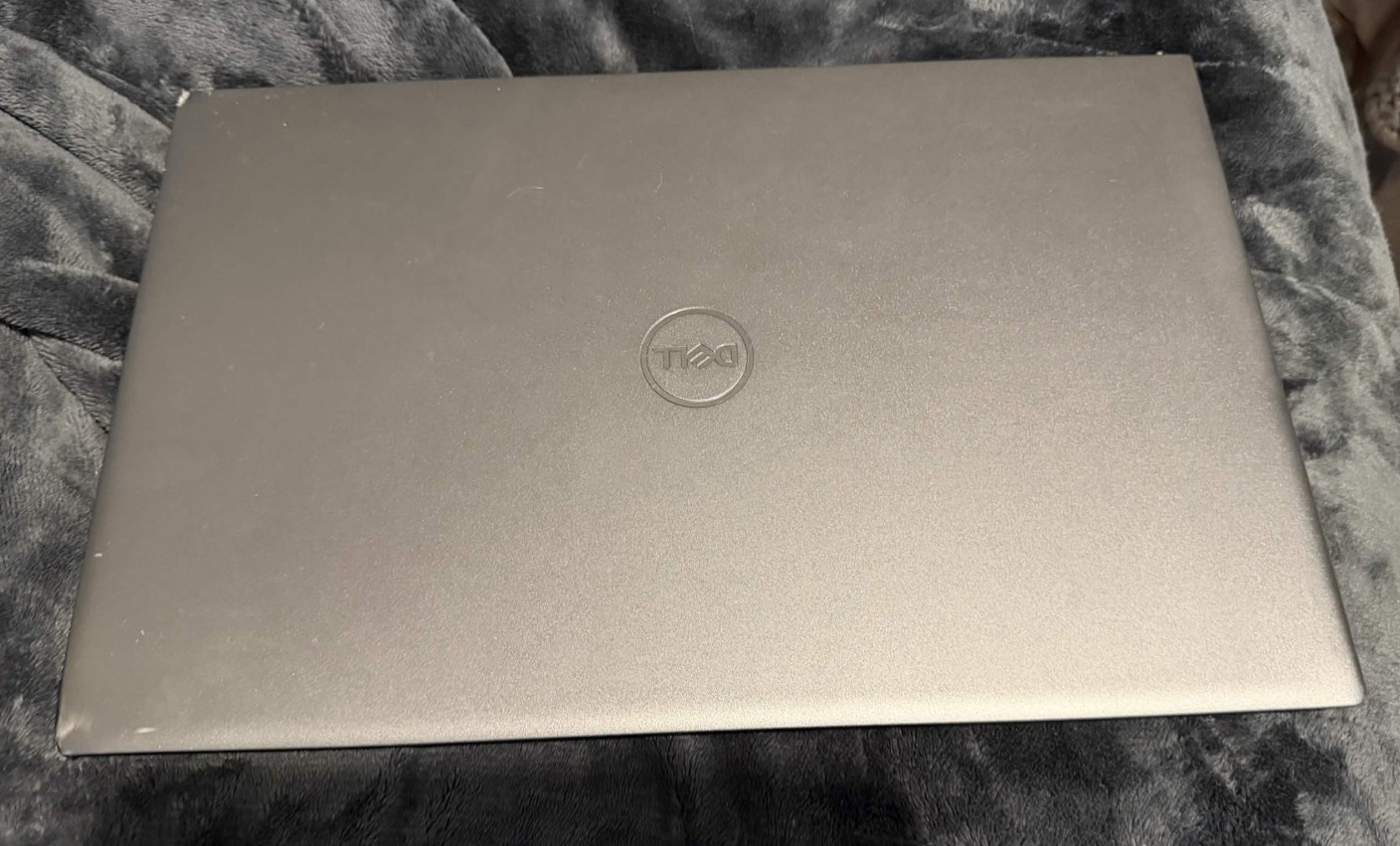 DELL VOSTRO 15 5510 INTEL CORE i5 8GB RAM – Used – STILL WORKING